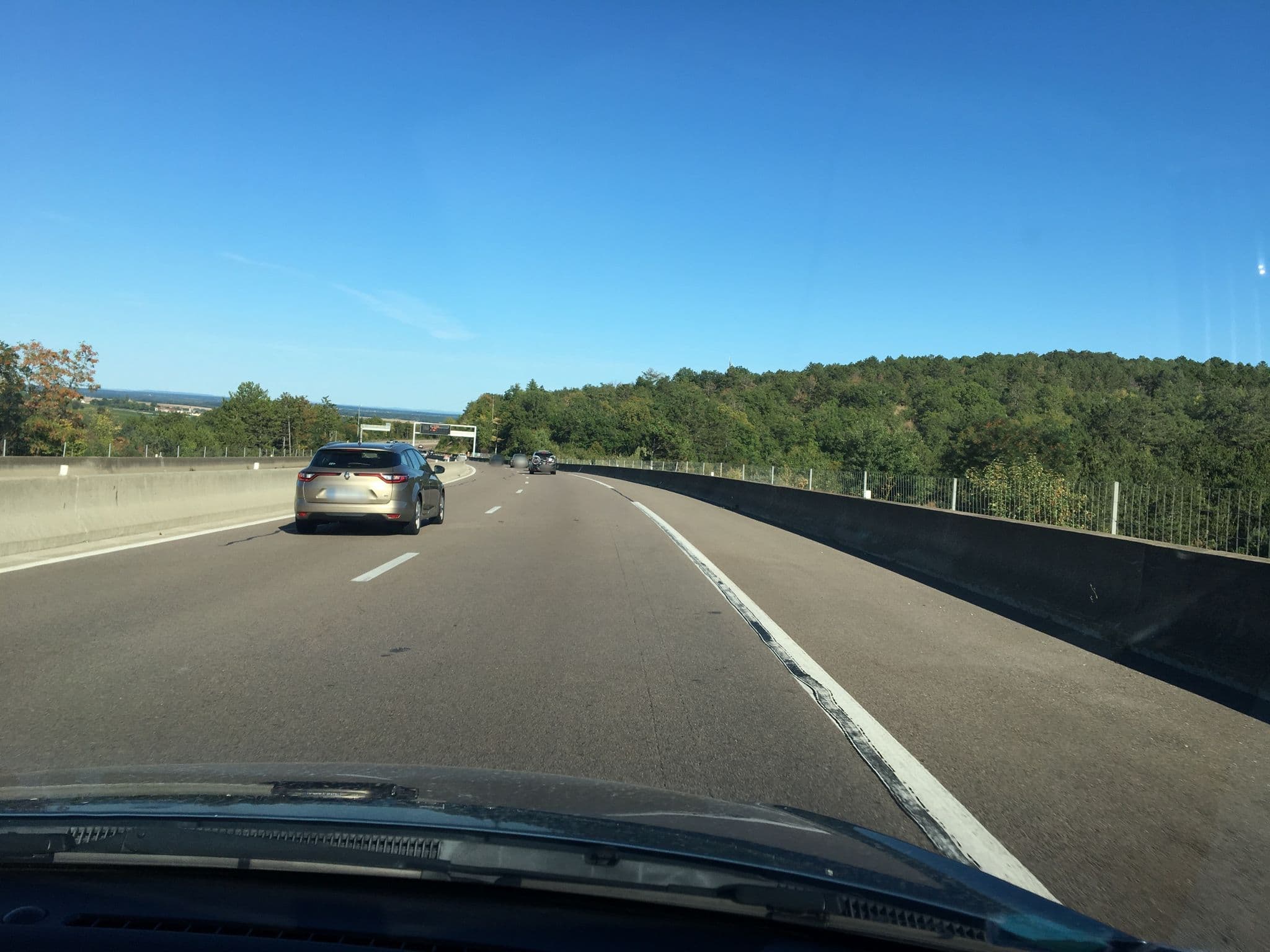 Street view near Hotel l'Ouvree, Savigny-lès-Beaune — © cabinetcourbi (CC BY-SA · Mapillary)