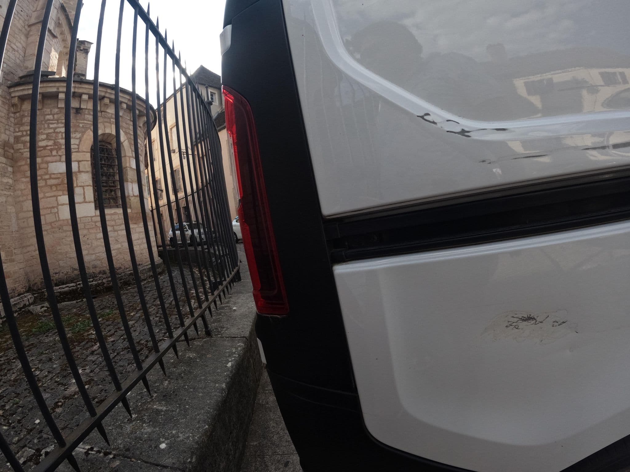 Street view near Le Rendez Vous des Anges, Beaune — © vinisa (CC BY-SA · Mapillary)