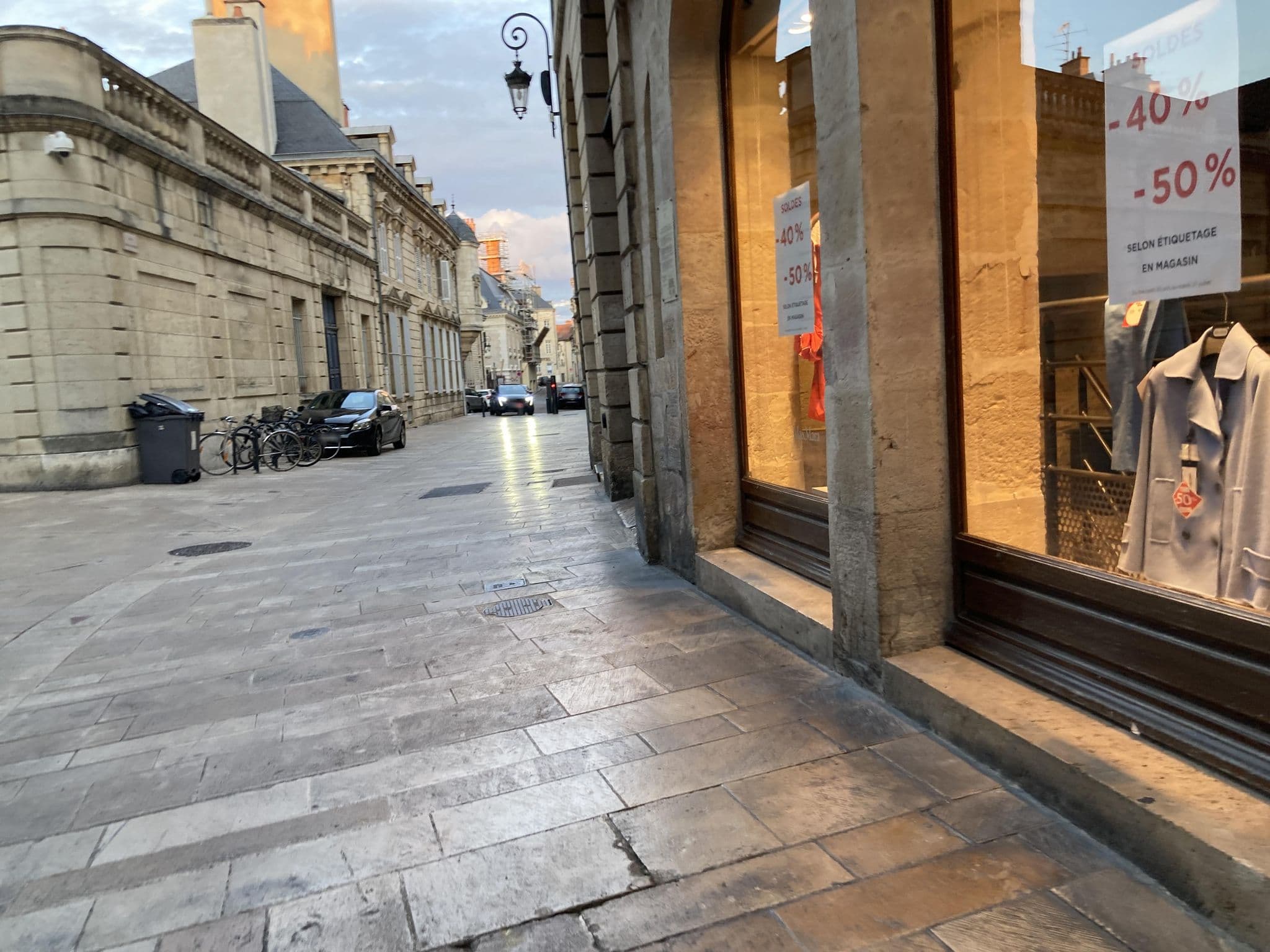 Street view near Grand Amiral, Dijon — © beat (CC BY-SA · Mapillary)
