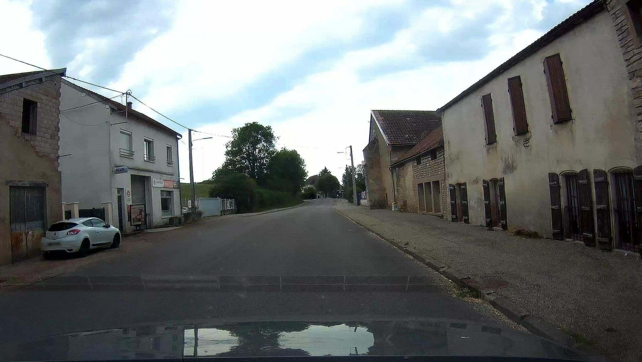 Street view near Les Trois Faisans, Savigny-lès-Beaune — © micmin1972 (CC BY-SA · Mapillary)