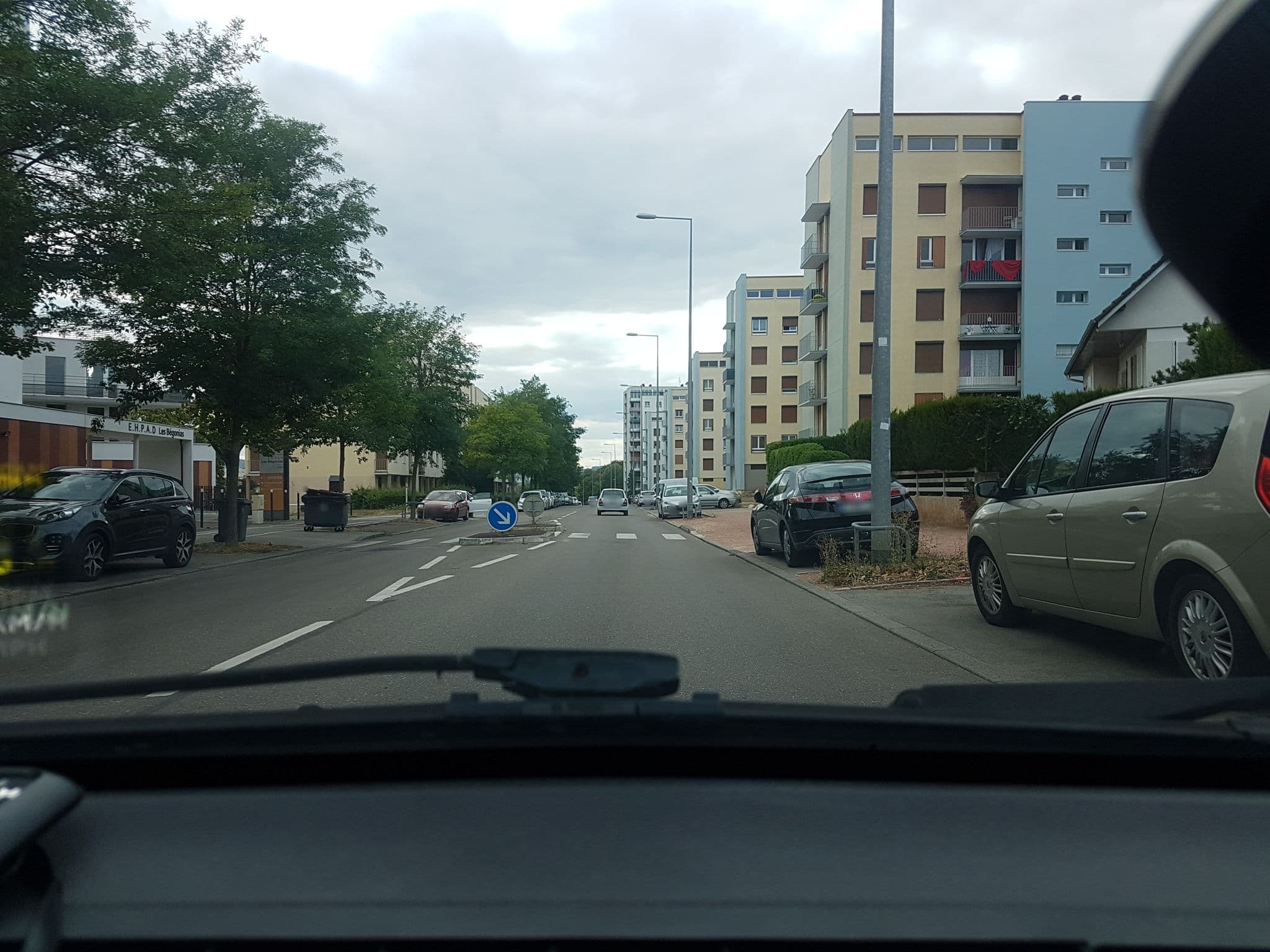 Street view near Résidences pour Personnes Agées du Centre Communal d'Action Sociale, Longvic — © globeur (CC BY-SA · Mapillary)