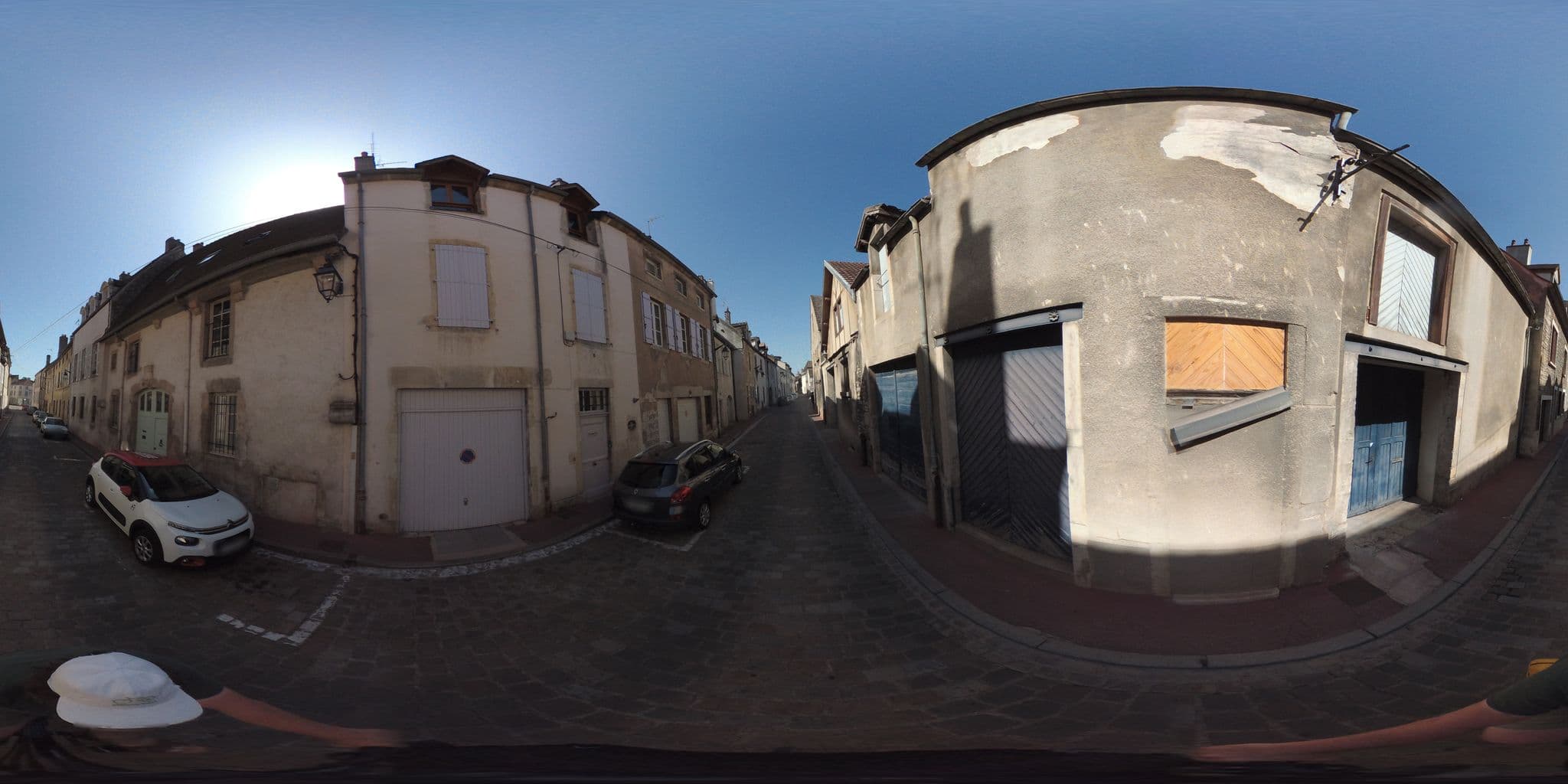 Street view near L'Arlequin, Beaune — © geovelo (CC BY-SA · Mapillary)