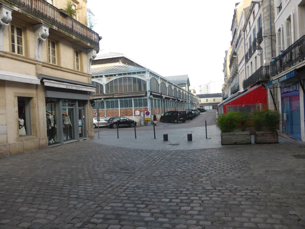 Street view near La Charmette sur les Halles de Dijon Centre historique, Dijon — © sarant (CC BY-SA · Mapillary)