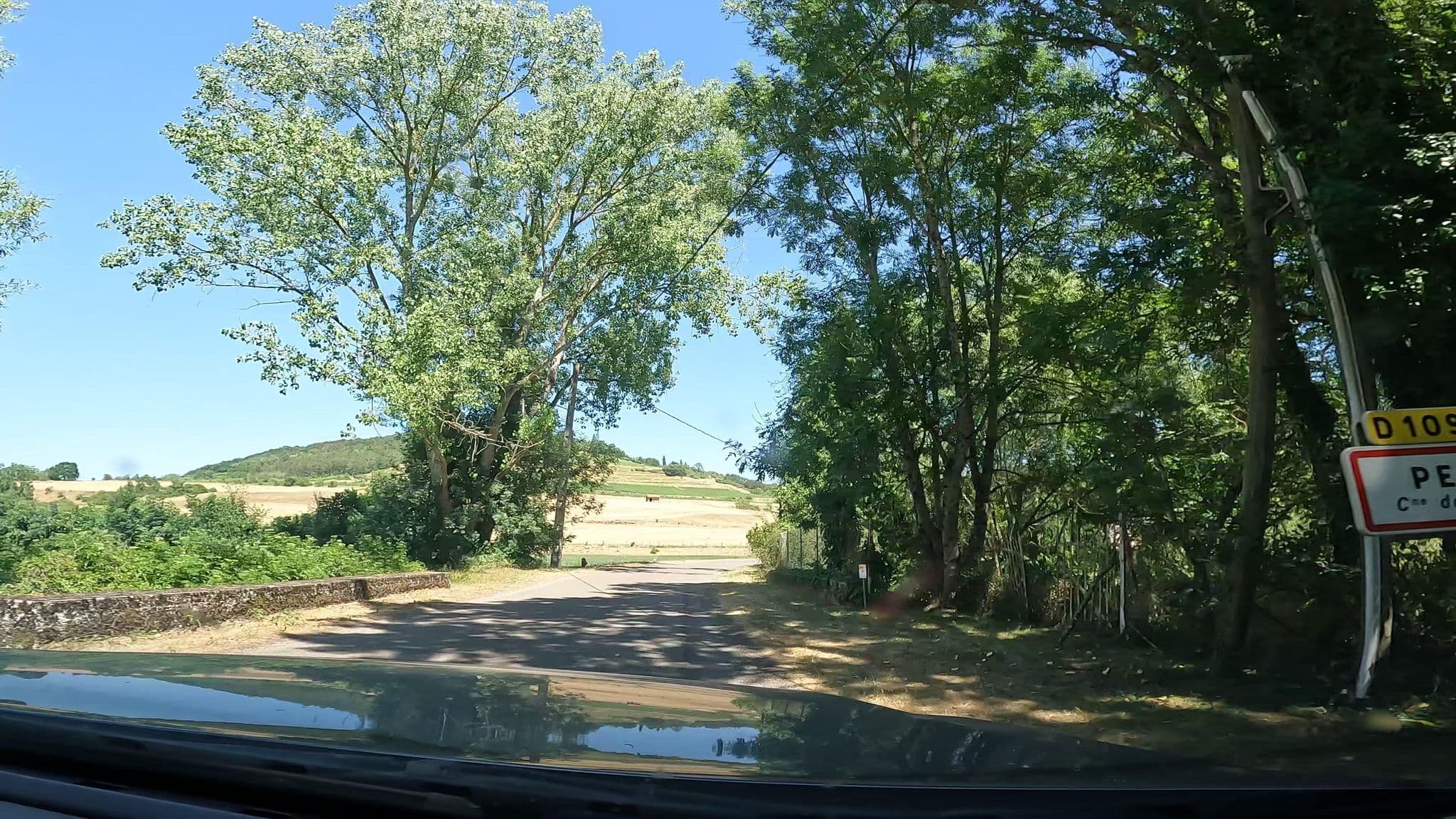 Street view near L'Instant Feurtre, Nuits-Saint-Georges — © vinisa (CC BY-SA · Mapillary)