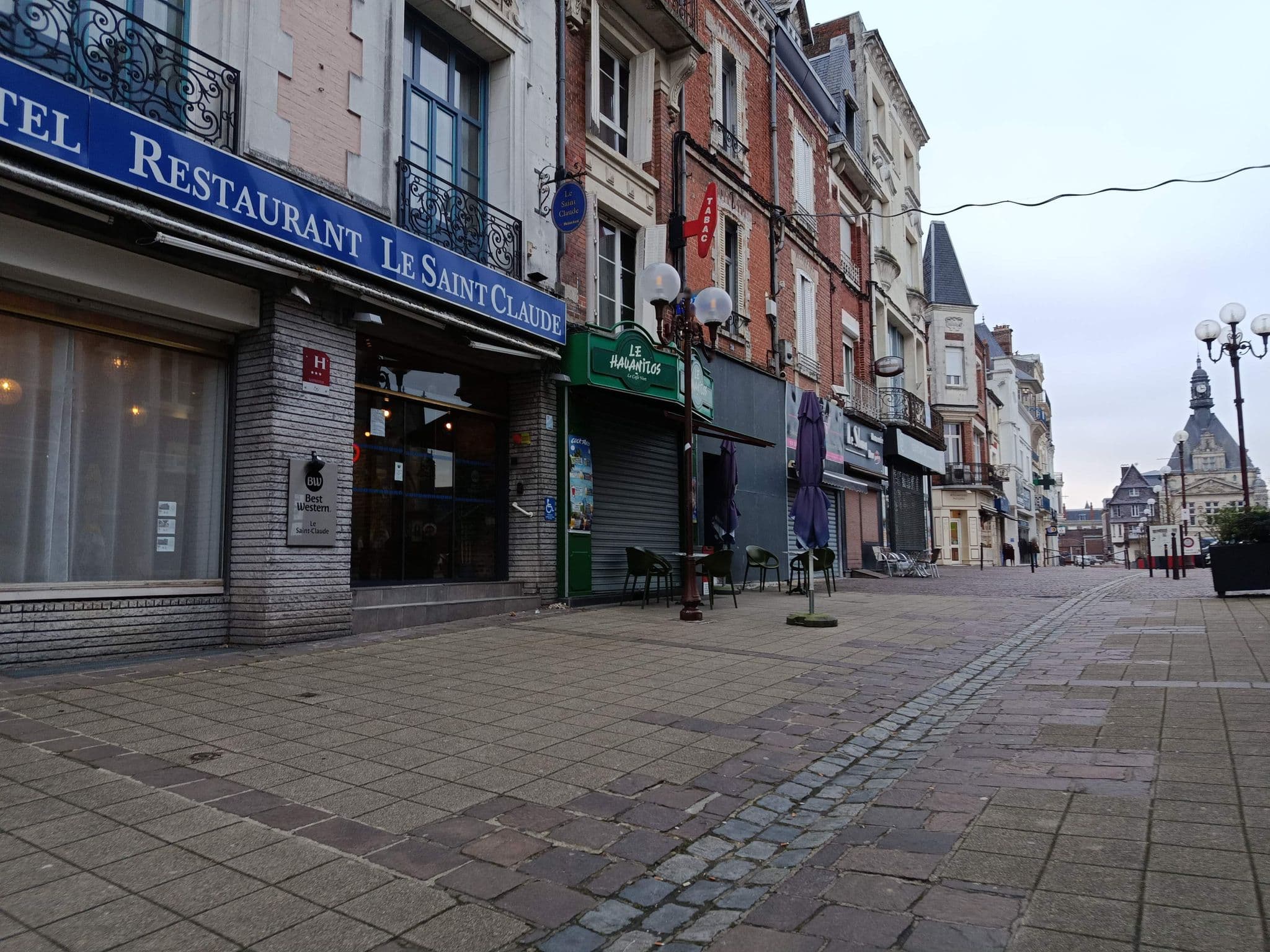 Street view near Best Western Hôtel Saint-Claude, Péronne — © kritic (CC BY-SA · Mapillary)
