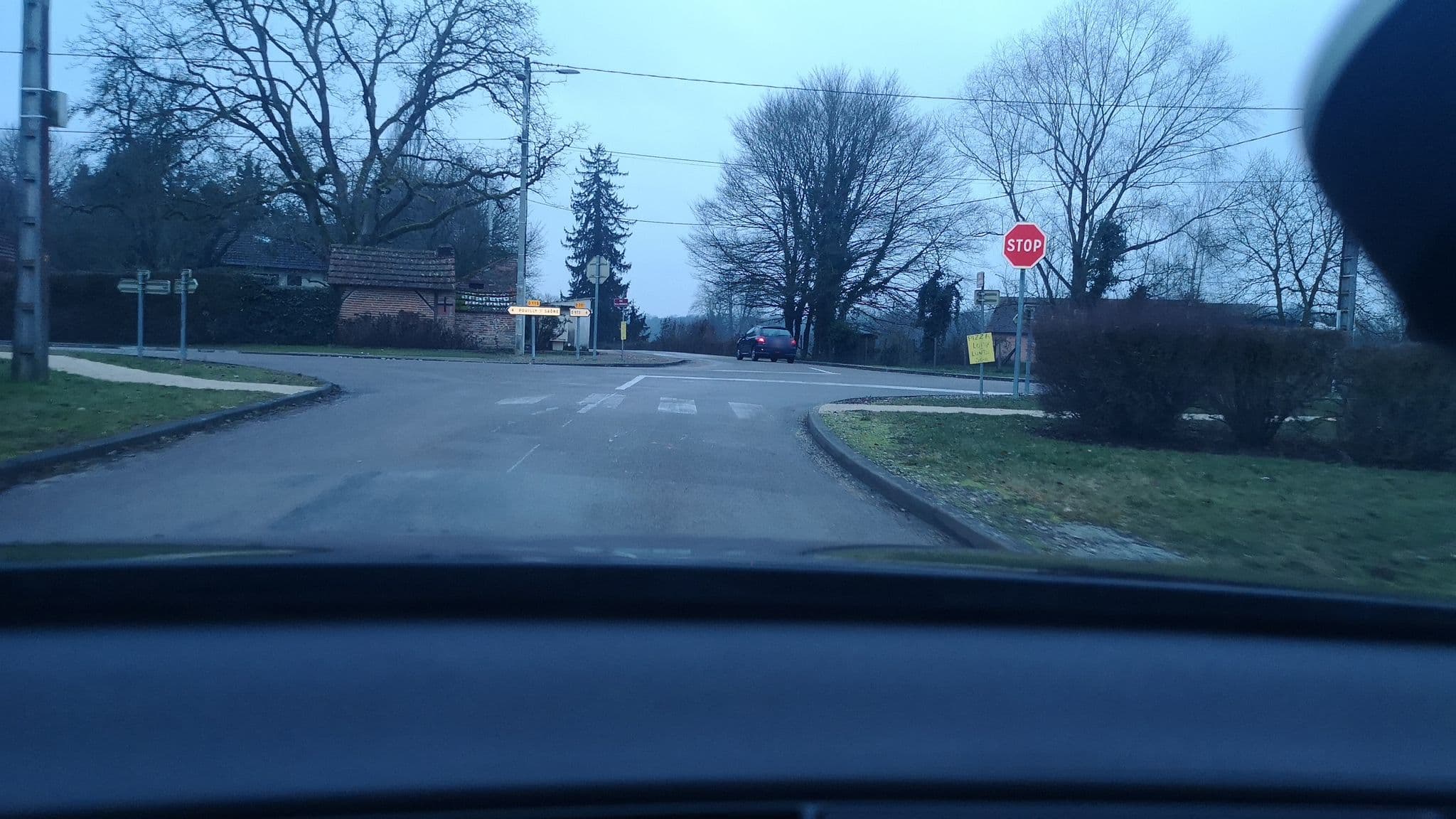 Street view near Roulotte "La Montmine", Seurre — © globeur (CC BY-SA · Mapillary)