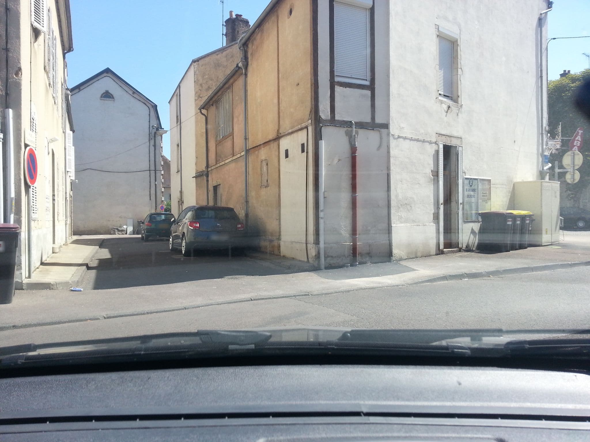 Street view near Le 17, Beaune — © zerpou (CC BY-SA · Mapillary)