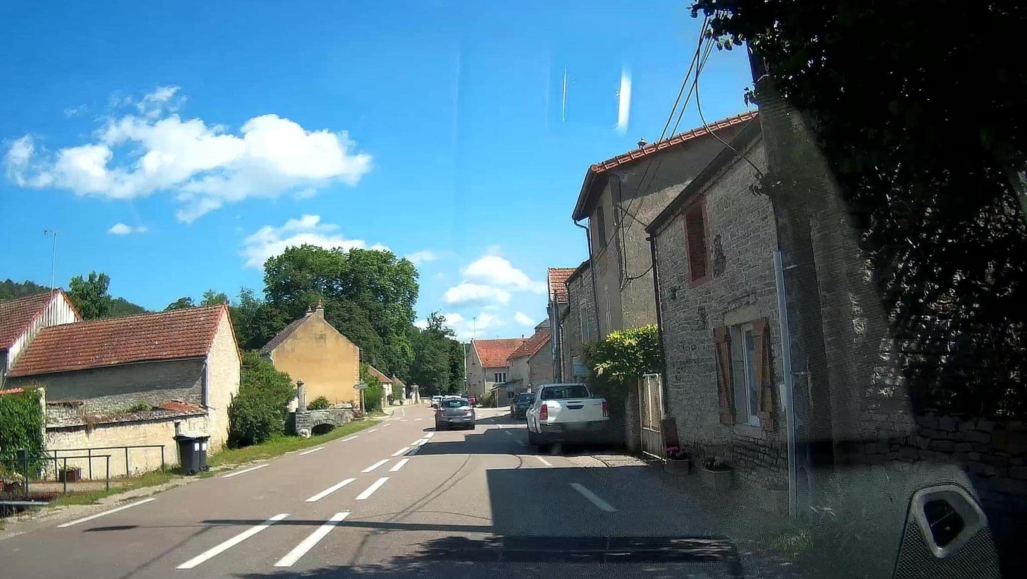 Street view near La chapelle de Melin, Meursault — © micmin1972 (CC BY-SA · Mapillary)