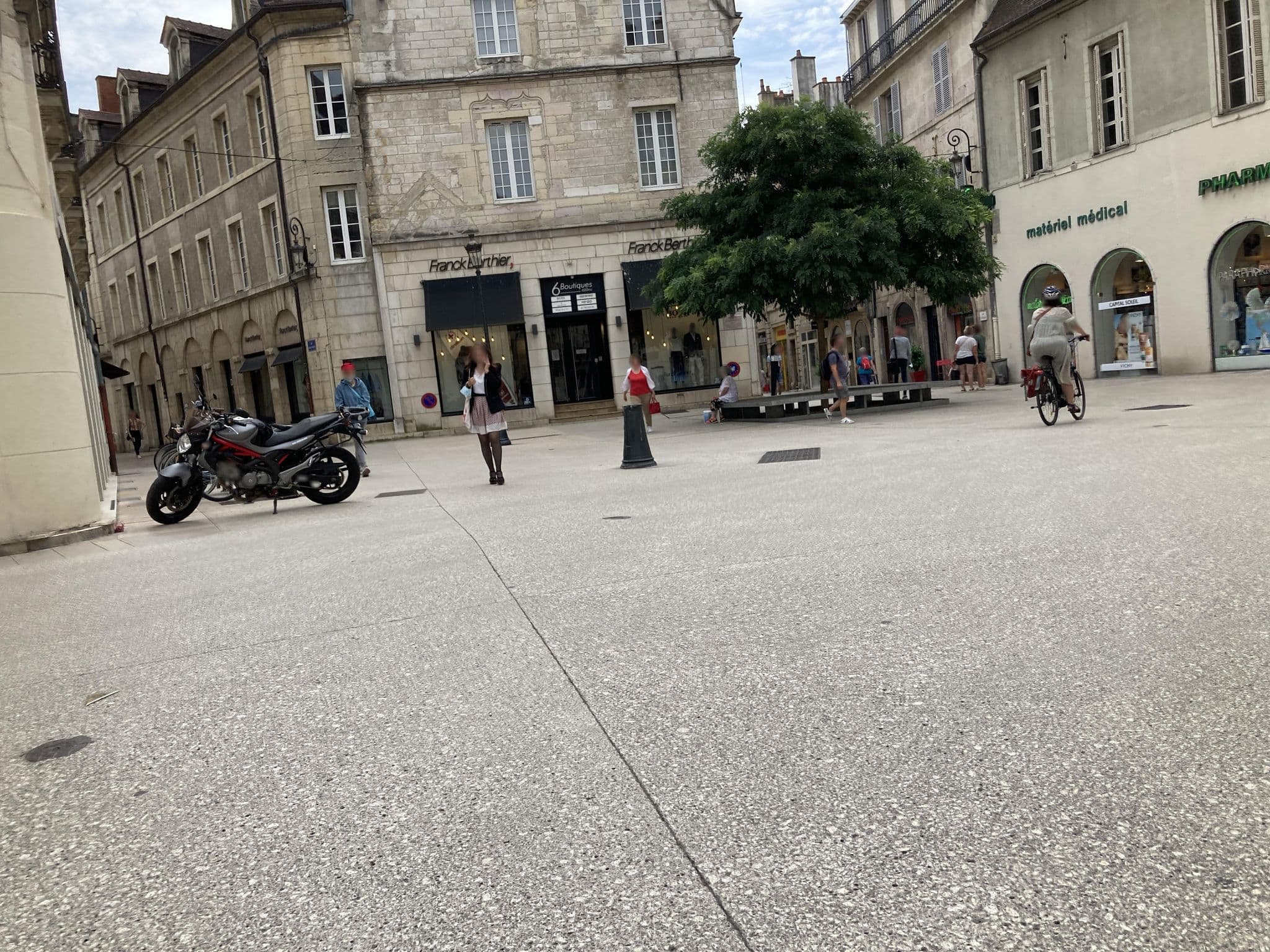 Street view near L'appartement le St Georges, Dijon — © beat (CC BY-SA · Mapillary)