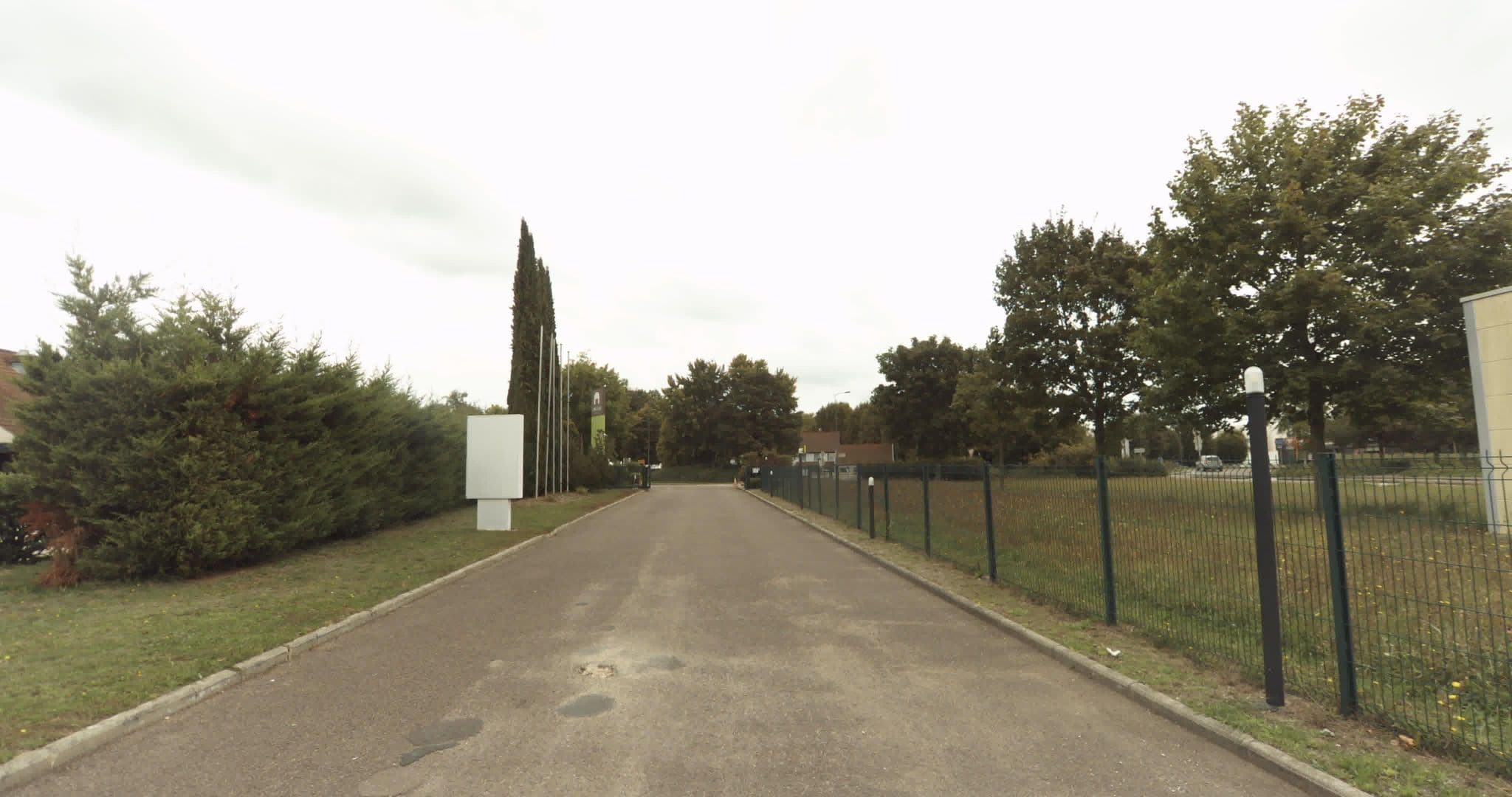 Street view near Kyriad Mongtoilet voor mensen met spastische darm, Beaune — © sogefi (CC BY-SA · Mapillary)