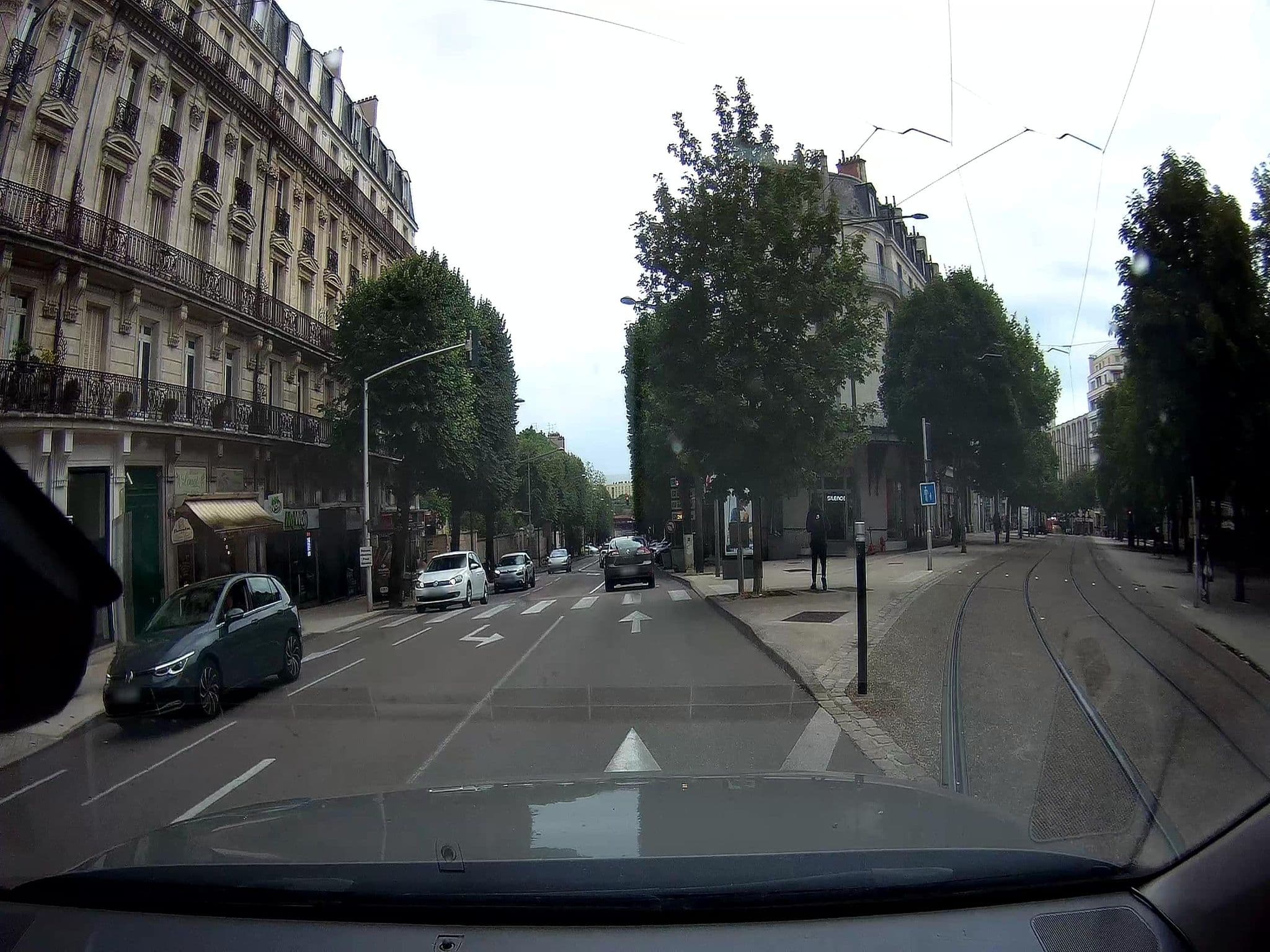 Street view near Océania Hôtel, Dijon — © micmin1972 (CC BY-SA · Mapillary)