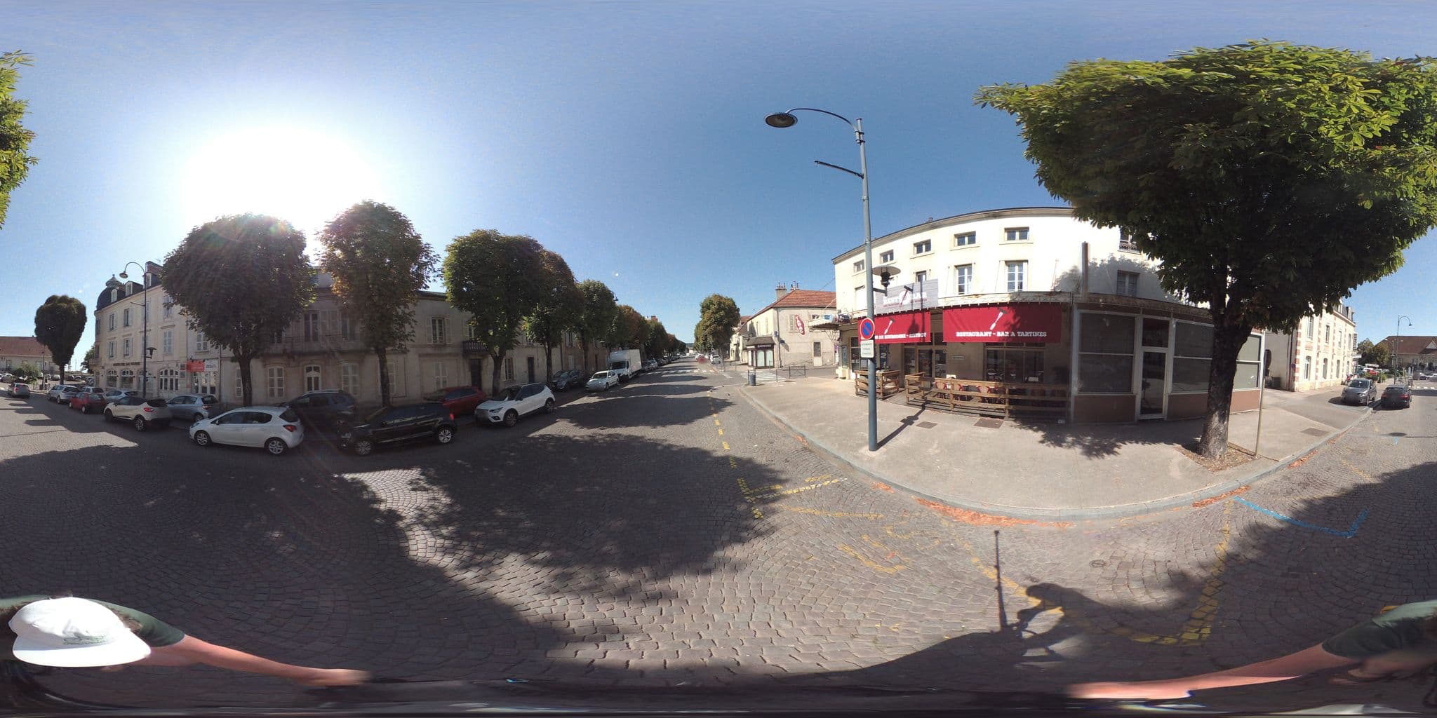 Street view near Hôtel de France Restaurant Tast'vin, Beaune — © geovelo (CC BY-SA · Mapillary)