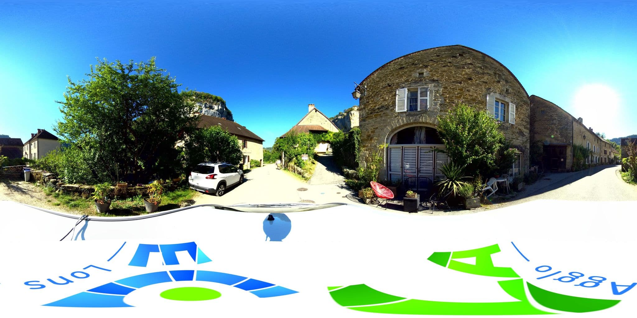 Street view near Les Trois Cloches, Perrigny — © mnicolas (CC BY-SA · Mapillary)