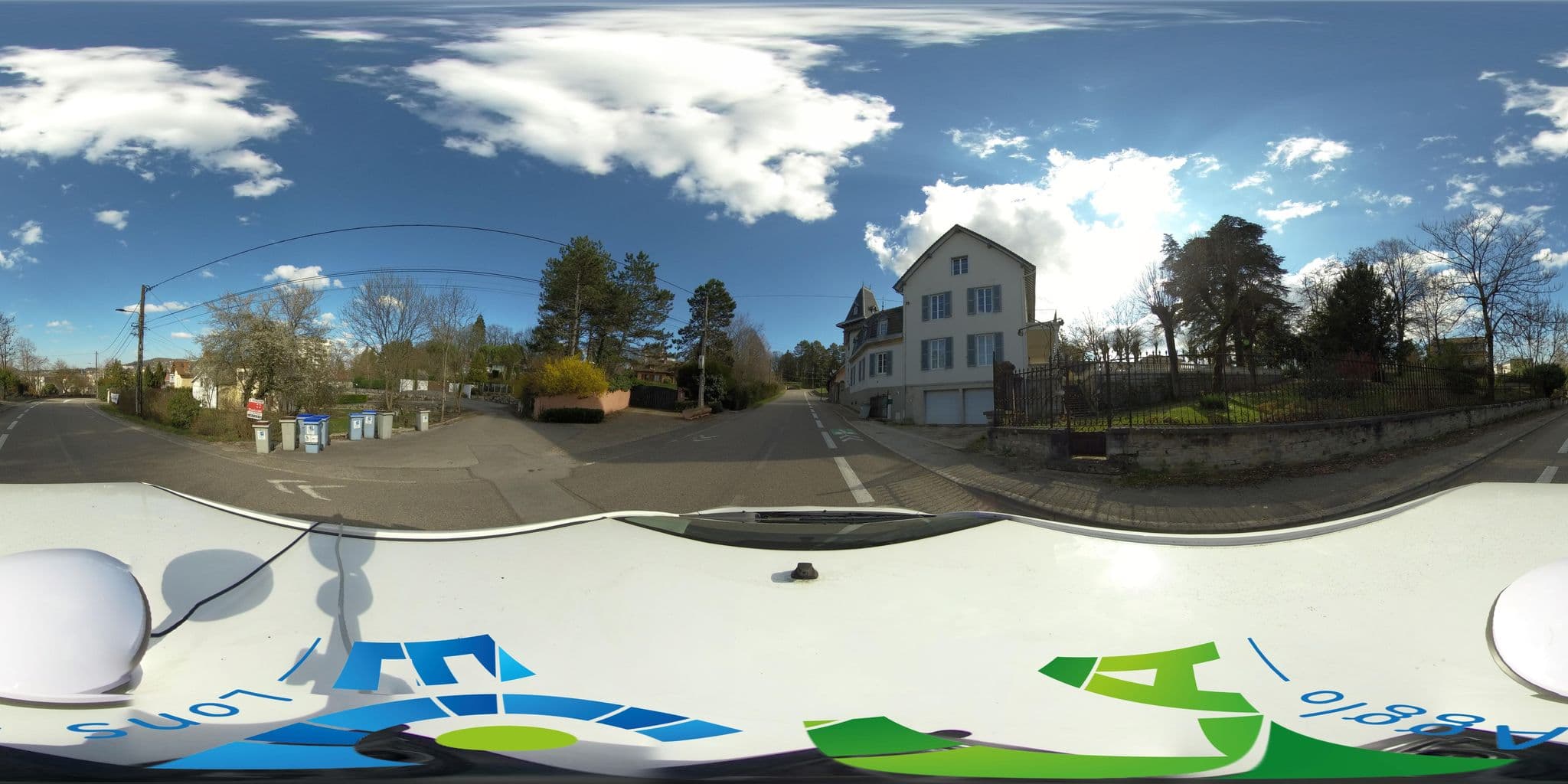 Street view near Le Ceder Blue, Lons-le-Saunier — © mnicolas (CC BY-SA · Mapillary)