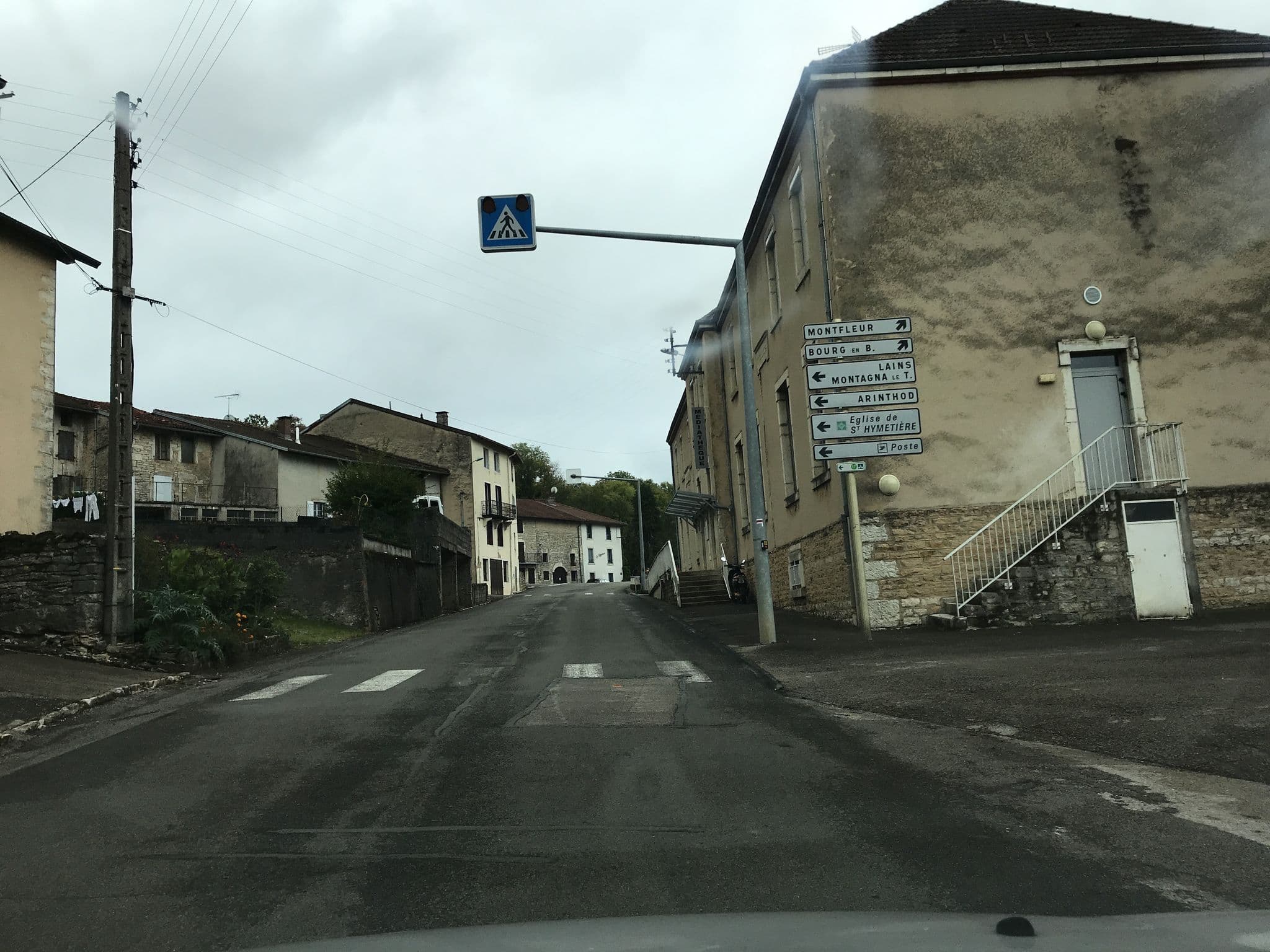 Street view near Hotel Le Cloucher, Coligny — © thepriben (CC BY-SA · Mapillary)