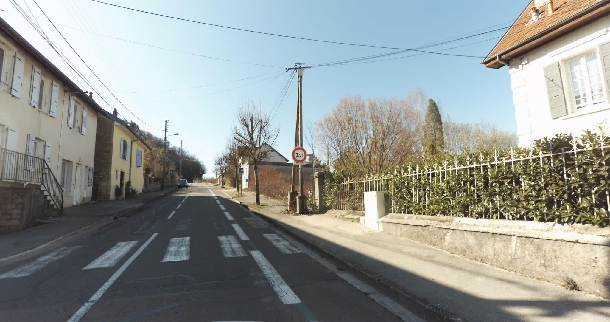 Street view near Centre Aéré Serge Jeanblanc, Lons-le-Saunier — © sogefi (CC BY-SA · Mapillary)