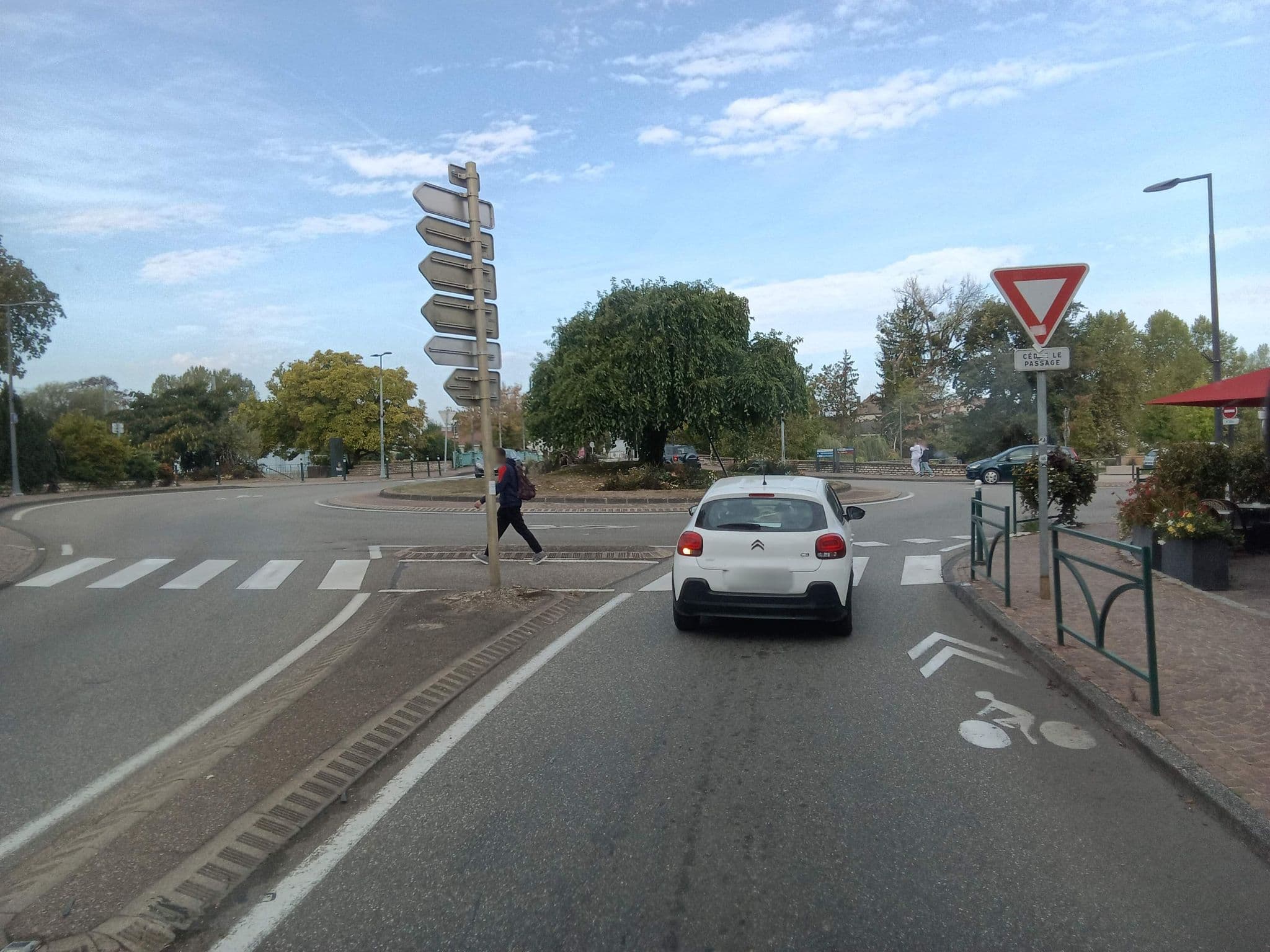 Street view near Selectour - Traces et Découverte, Louhans — © mprins (CC BY-SA · Mapillary)