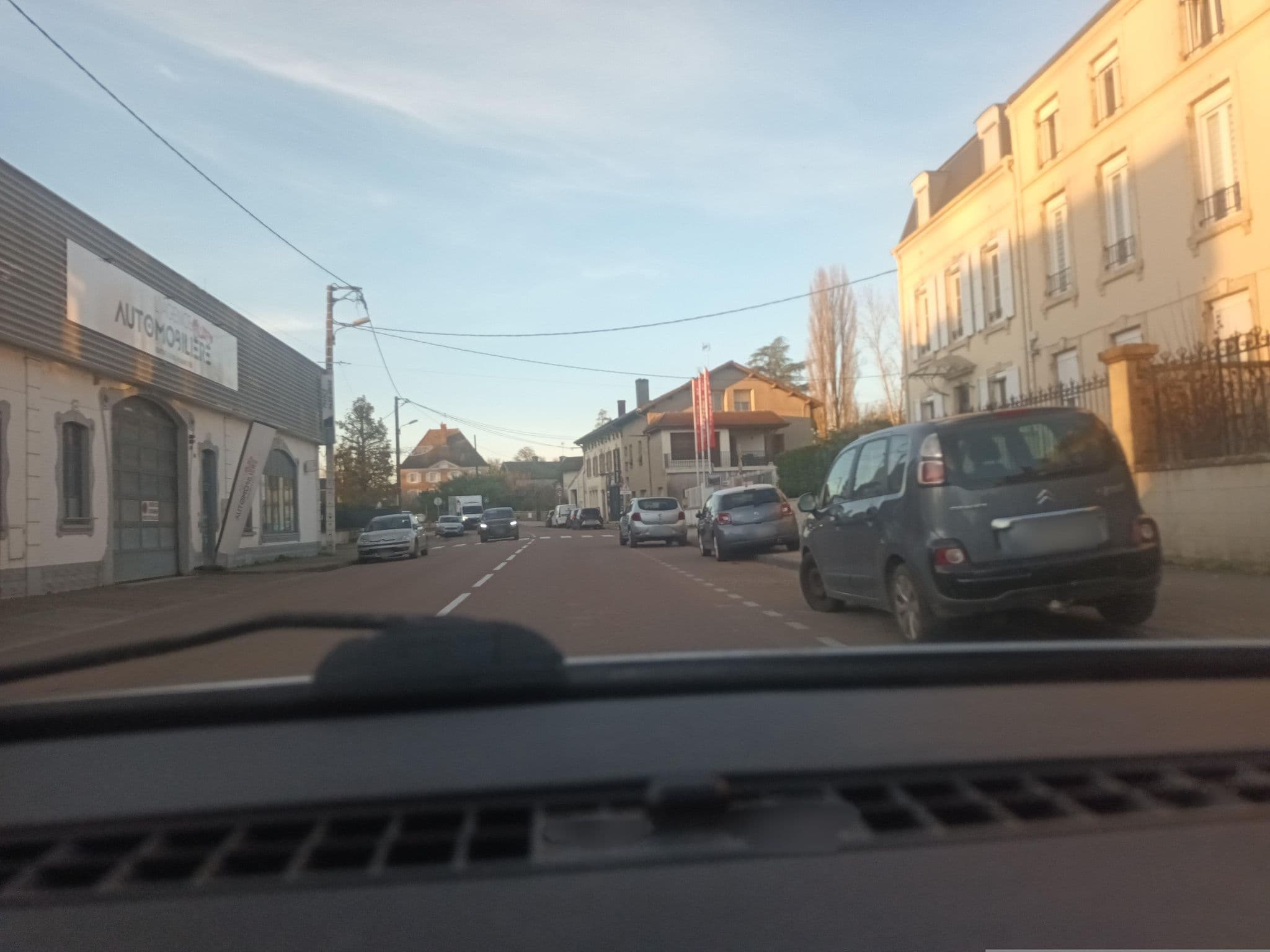 Street view near Gîte chez Madeleine, Louhans — © xingewen (CC BY-SA · Mapillary)