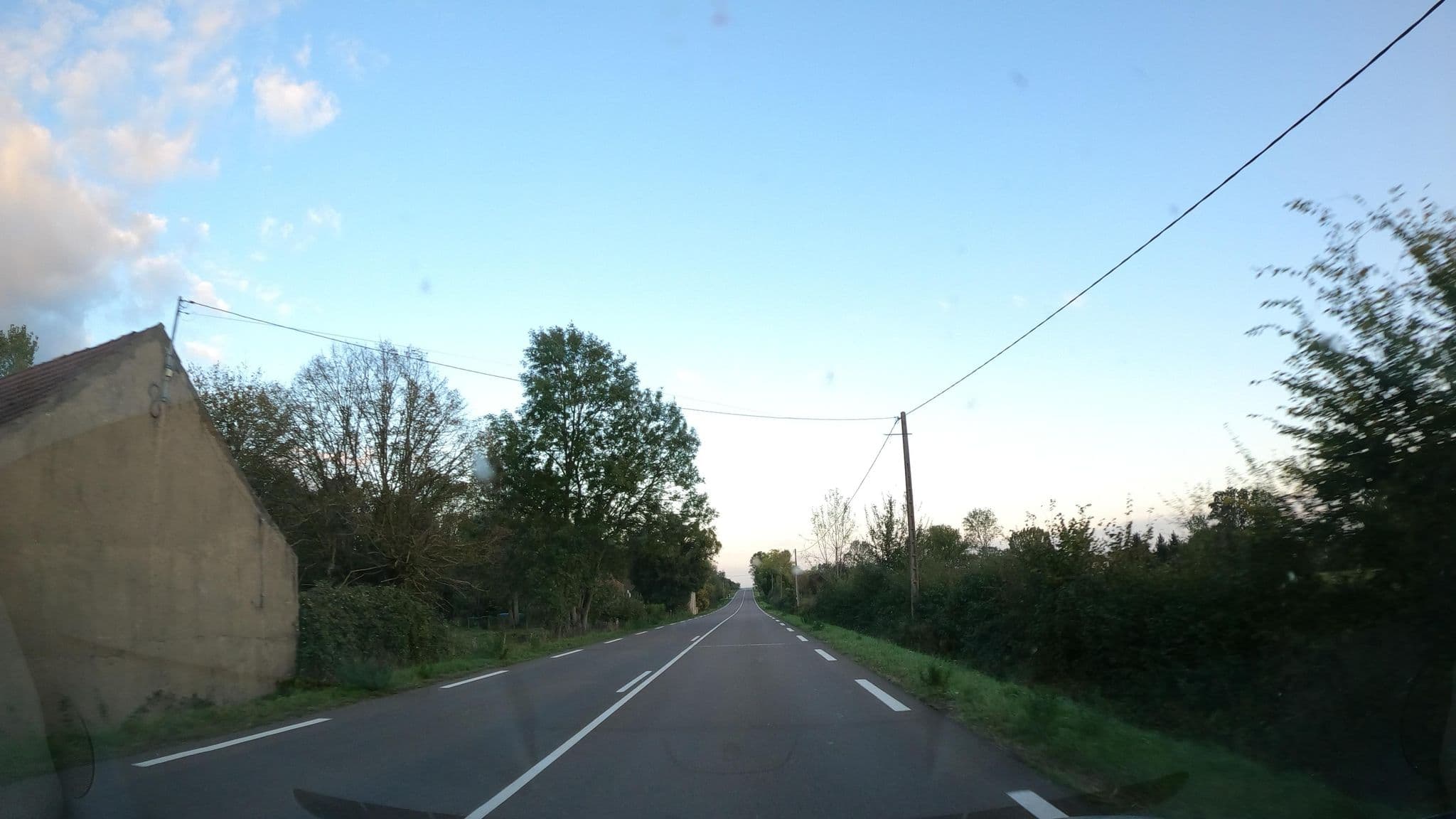 Street view near Bar Hotel Restaurant Le Grand Varennes, Seurre — © masterofnoroad (CC BY-SA · Mapillary)