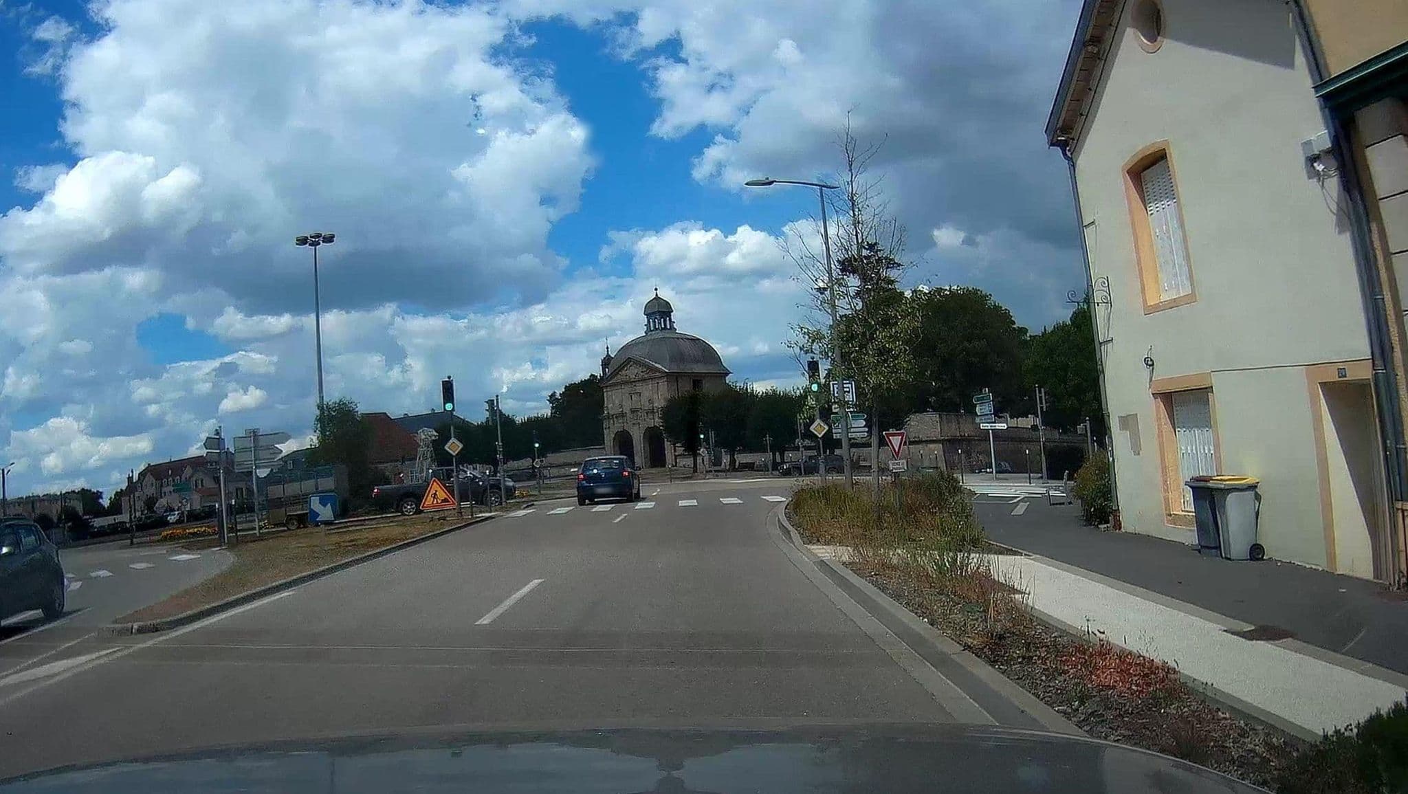 Street view near Selectour - Langres Tourisme Voyages Marcot, Langres — © micmin1972 (CC BY-SA · Mapillary)