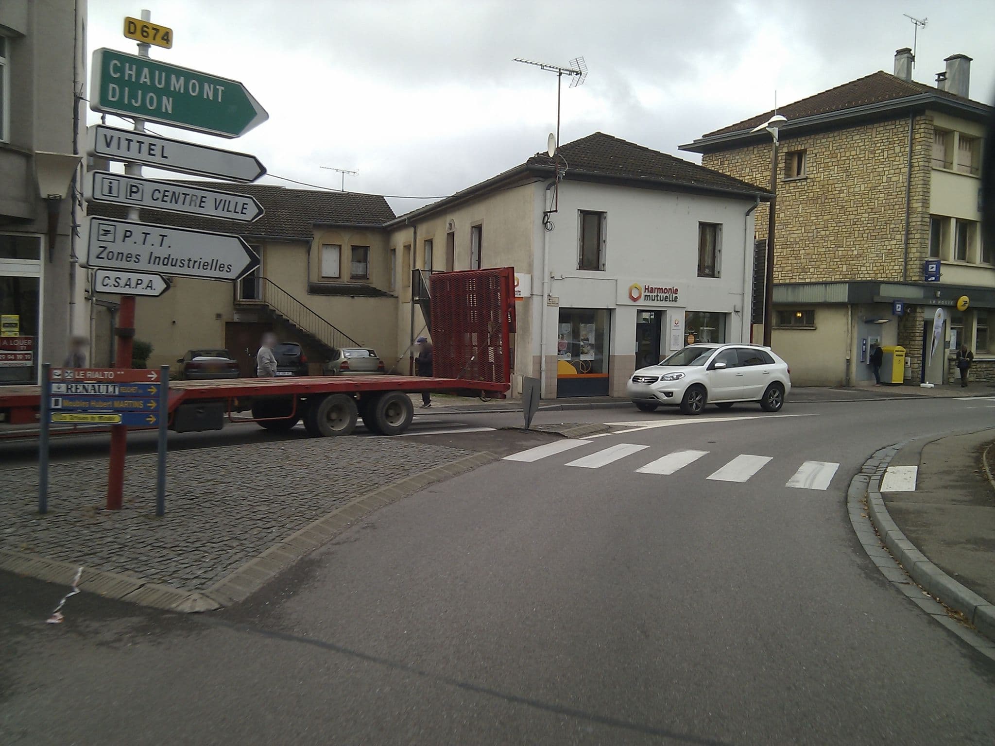 Street view near Hôtel Eden, Neufchâteau — © mprins (CC BY-SA · Mapillary)