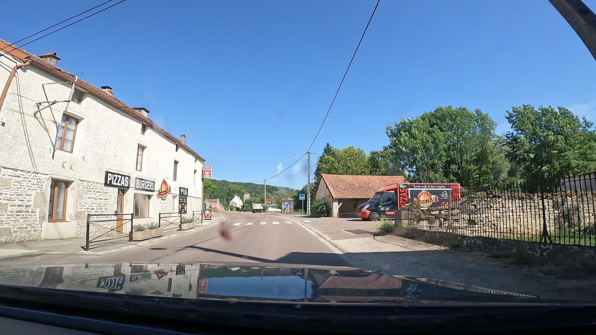 Street view near Le Soleil d'Or, Châtillon-sur-Seine — © vinisa (CC BY-SA · Mapillary)