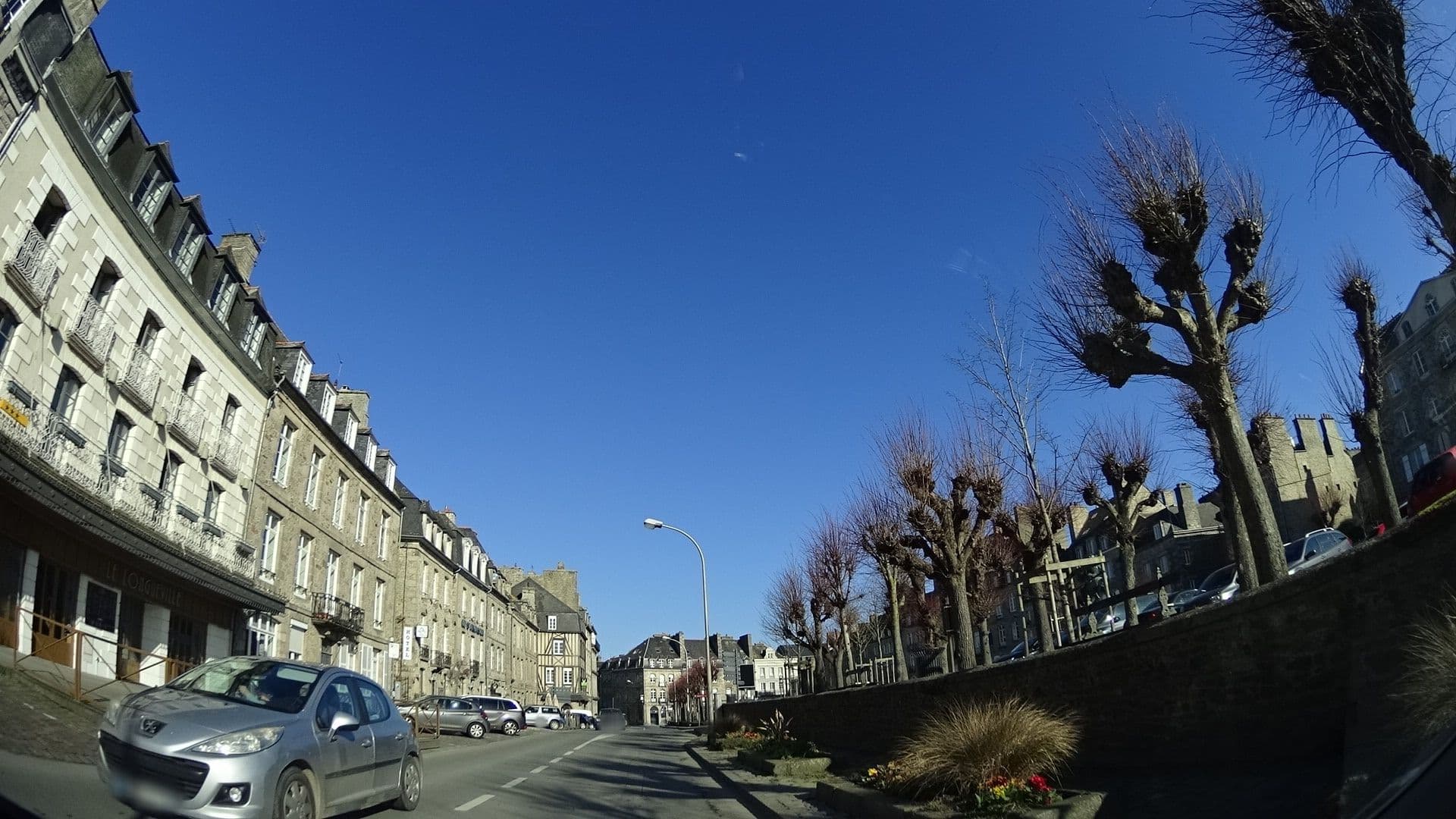 Street view near Le Challonge, Dinan — © panieravide (CC BY-SA · Mapillary)