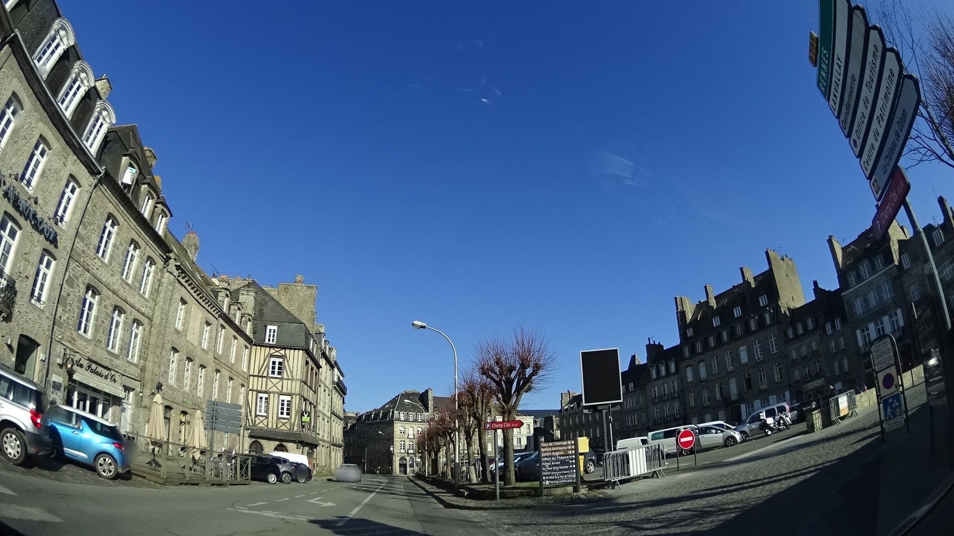 Street view near Le D'Avaugour, Dinan — © panieravide (CC BY-SA · Mapillary)