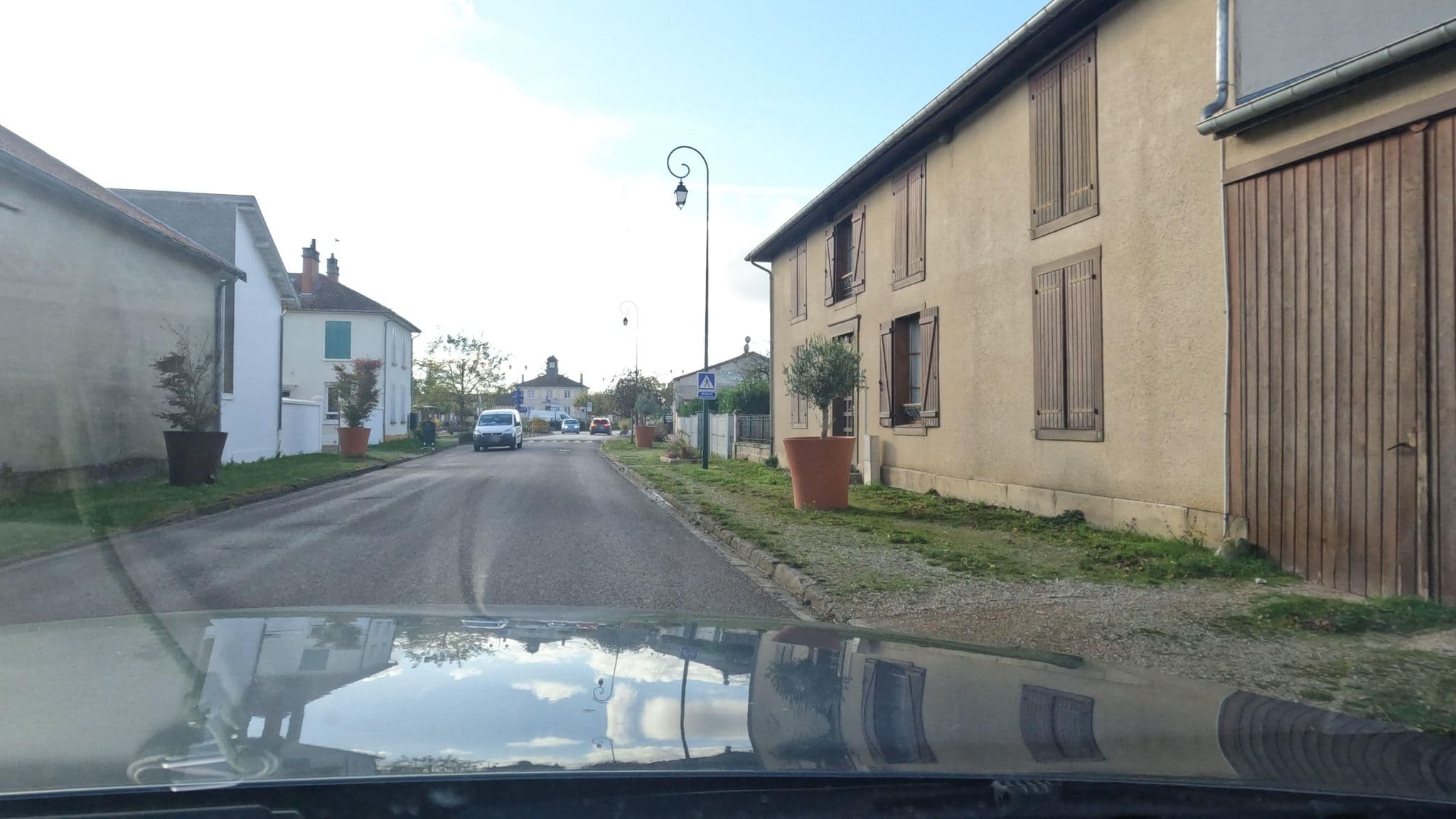 Street view near L'Embarcader, Frignicourt — © vinisa (CC BY-SA · Mapillary)