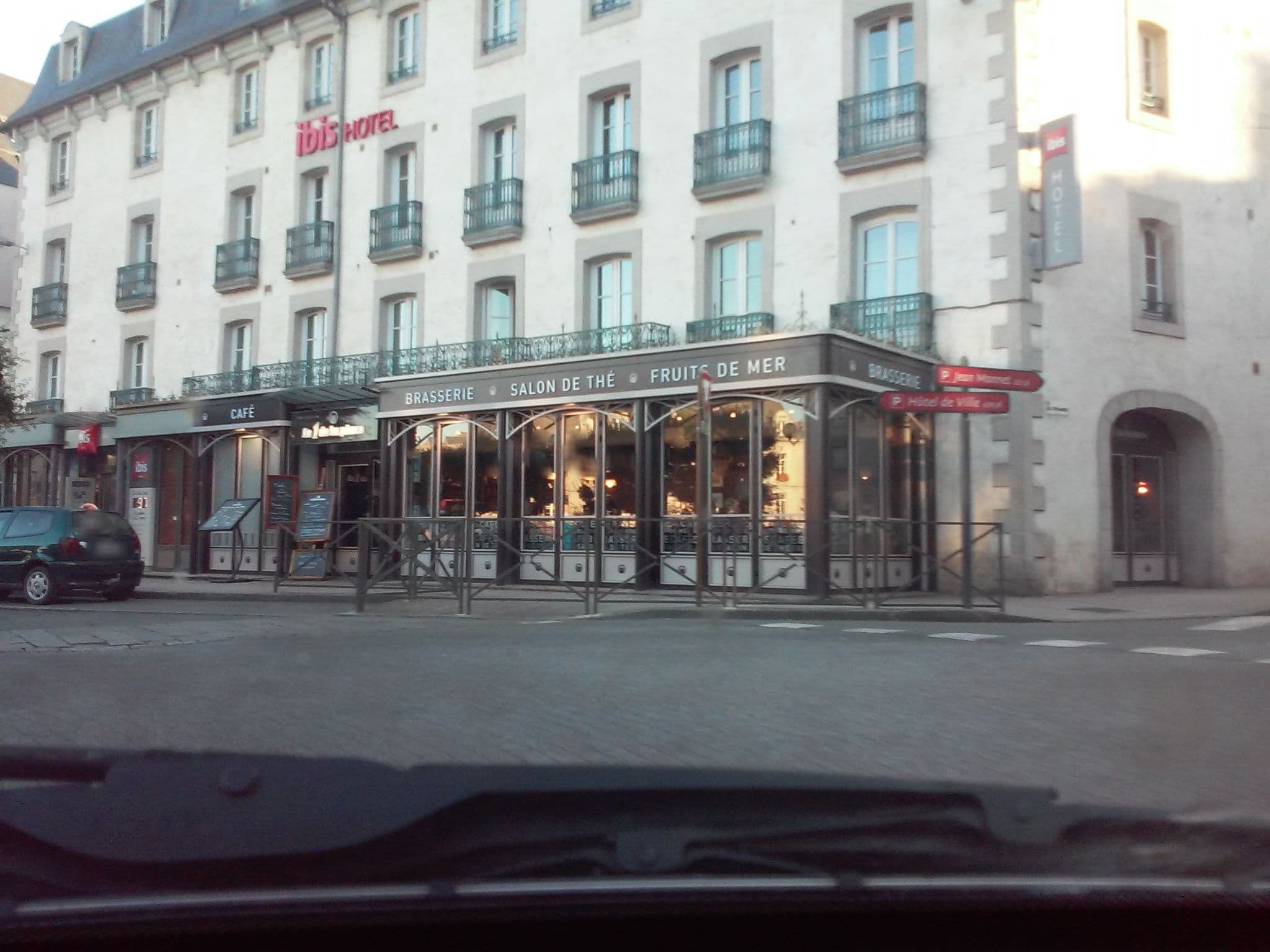 Street view near Hôtel Ibis Styles, Dinan — © pymouss (CC BY-SA · Mapillary)