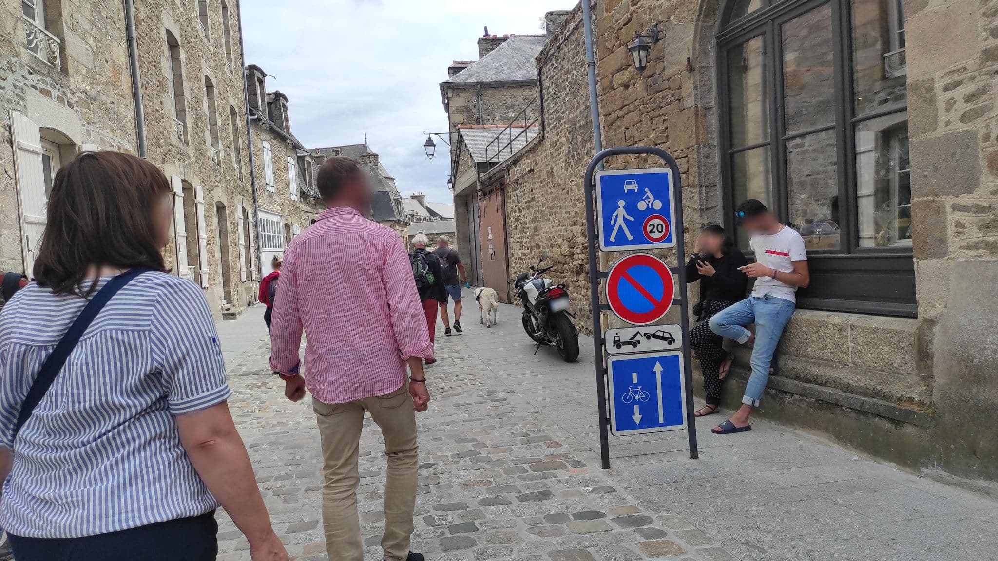 Street view near Hôtel Arvor, Dinan — © yod4z (CC BY-SA · Mapillary)