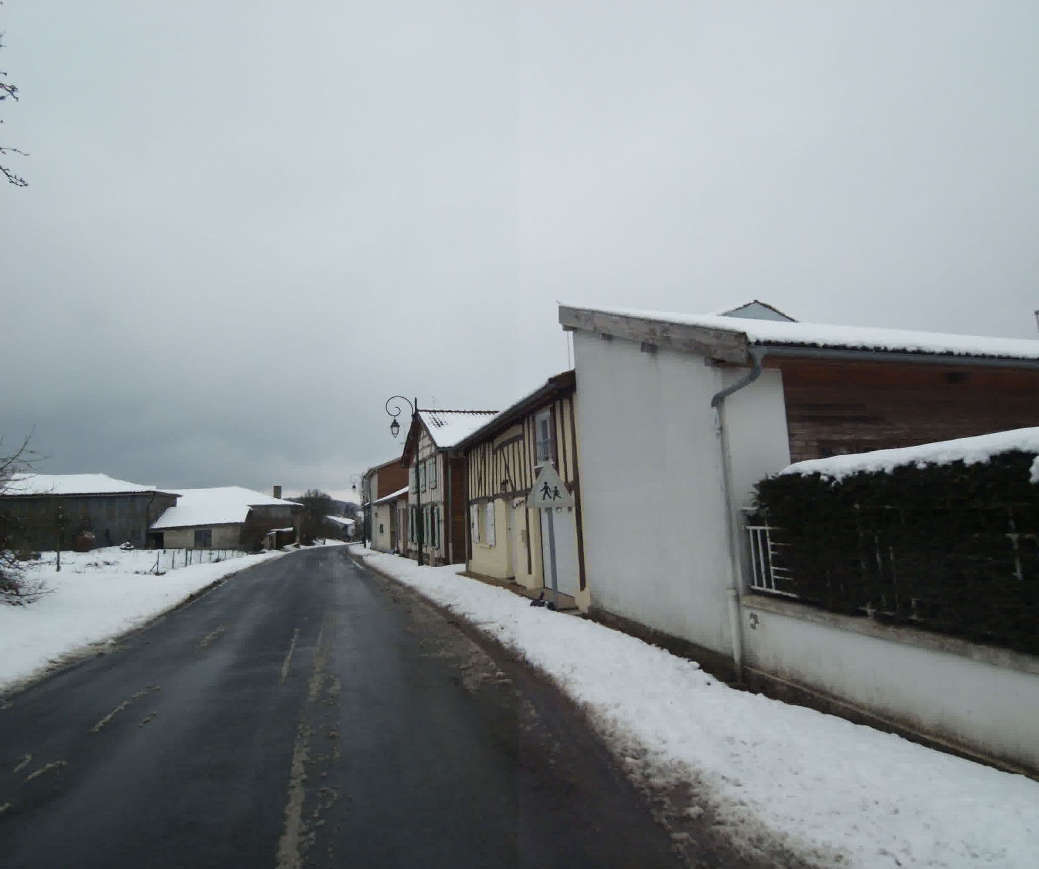 Street view near Chambres d'Hotes du Gros Chêne, Montier-en-Der — © sogefi (CC BY-SA · Mapillary)