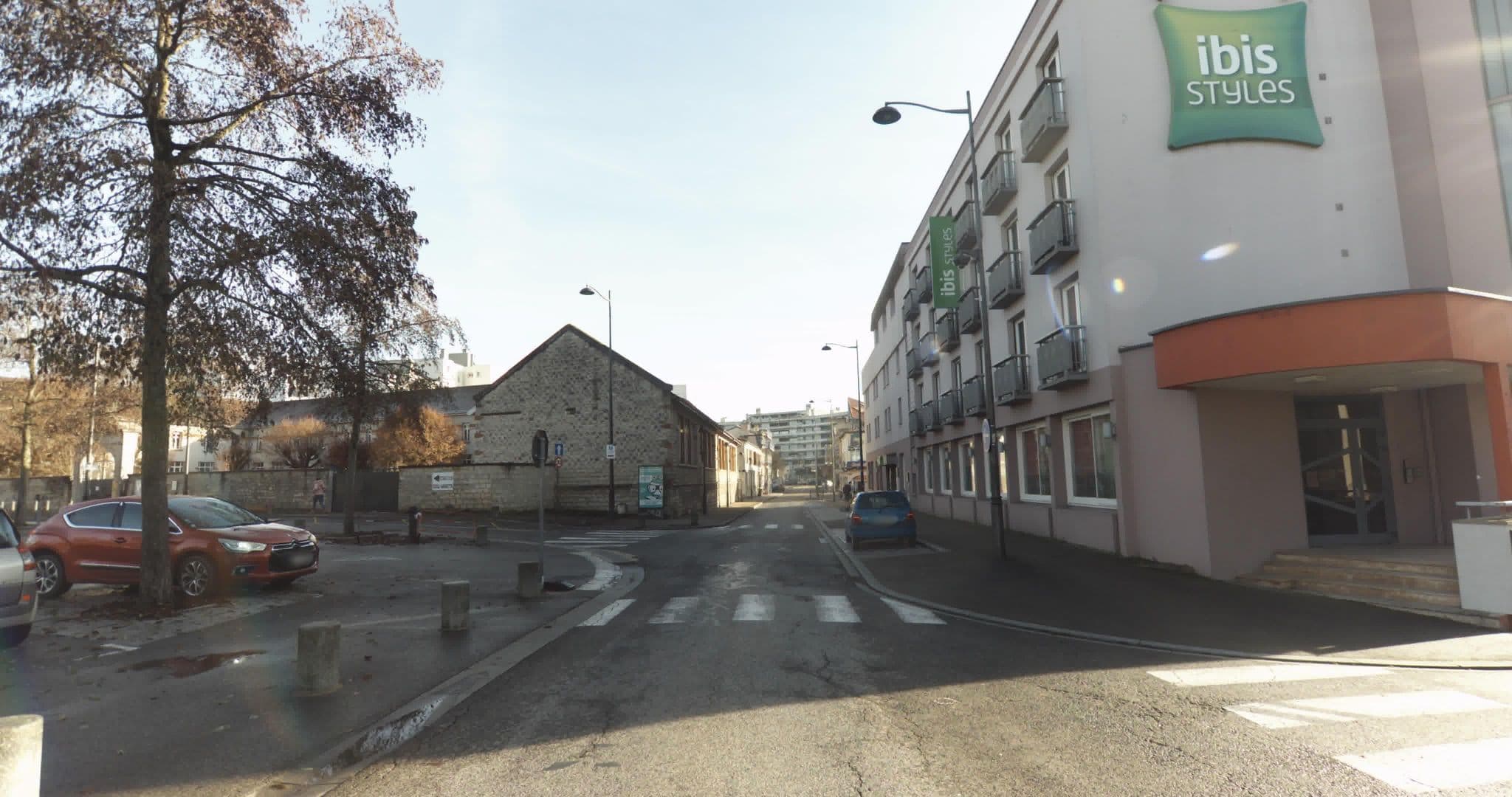 Street view near ibis Styles Saint Dizier, Saint-Dizier — © sogefi (CC BY-SA · Mapillary)