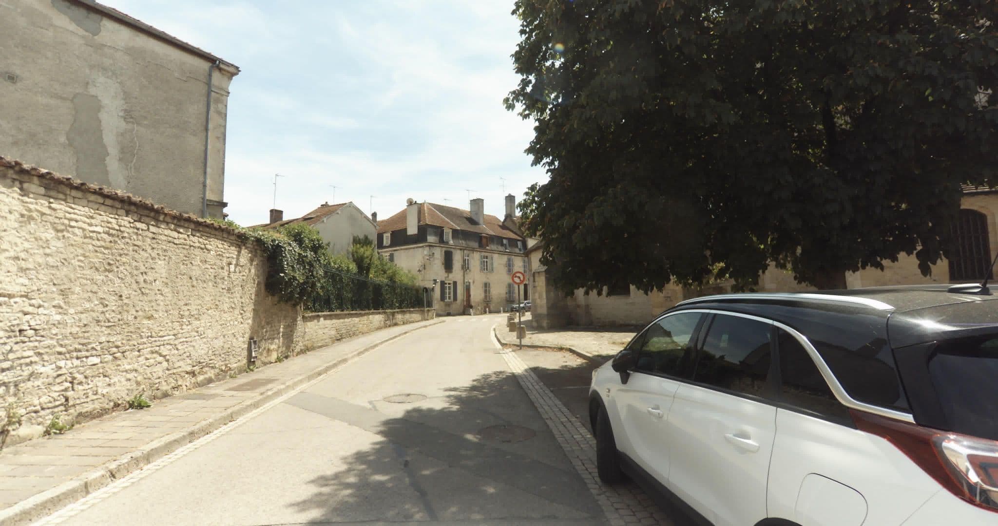 Street view near Le Saint Pierre, Bar-sur-Aube — © sogefi (CC BY-SA · Mapillary)