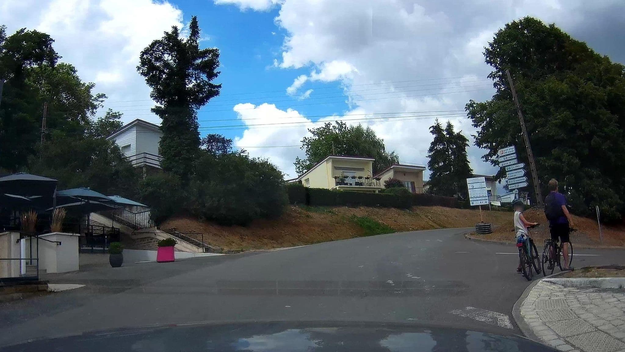 Street view near L'Auberge des Voiliers, Langres — © micmin1972 (CC BY-SA · Mapillary)