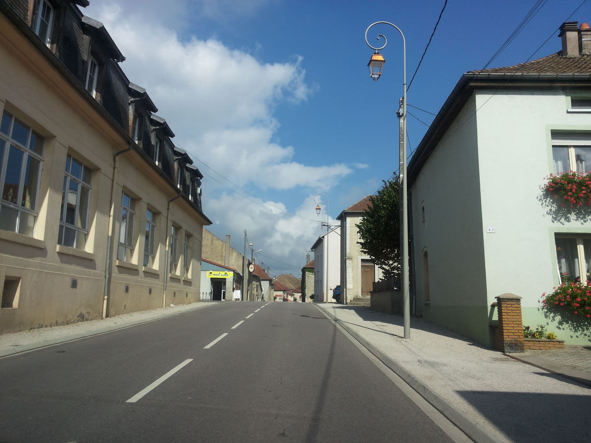 Street view near La Demeure du Gardien du Temps qui Passe, Neufchâteau — © endszbrxns (CC BY-SA · Mapillary)