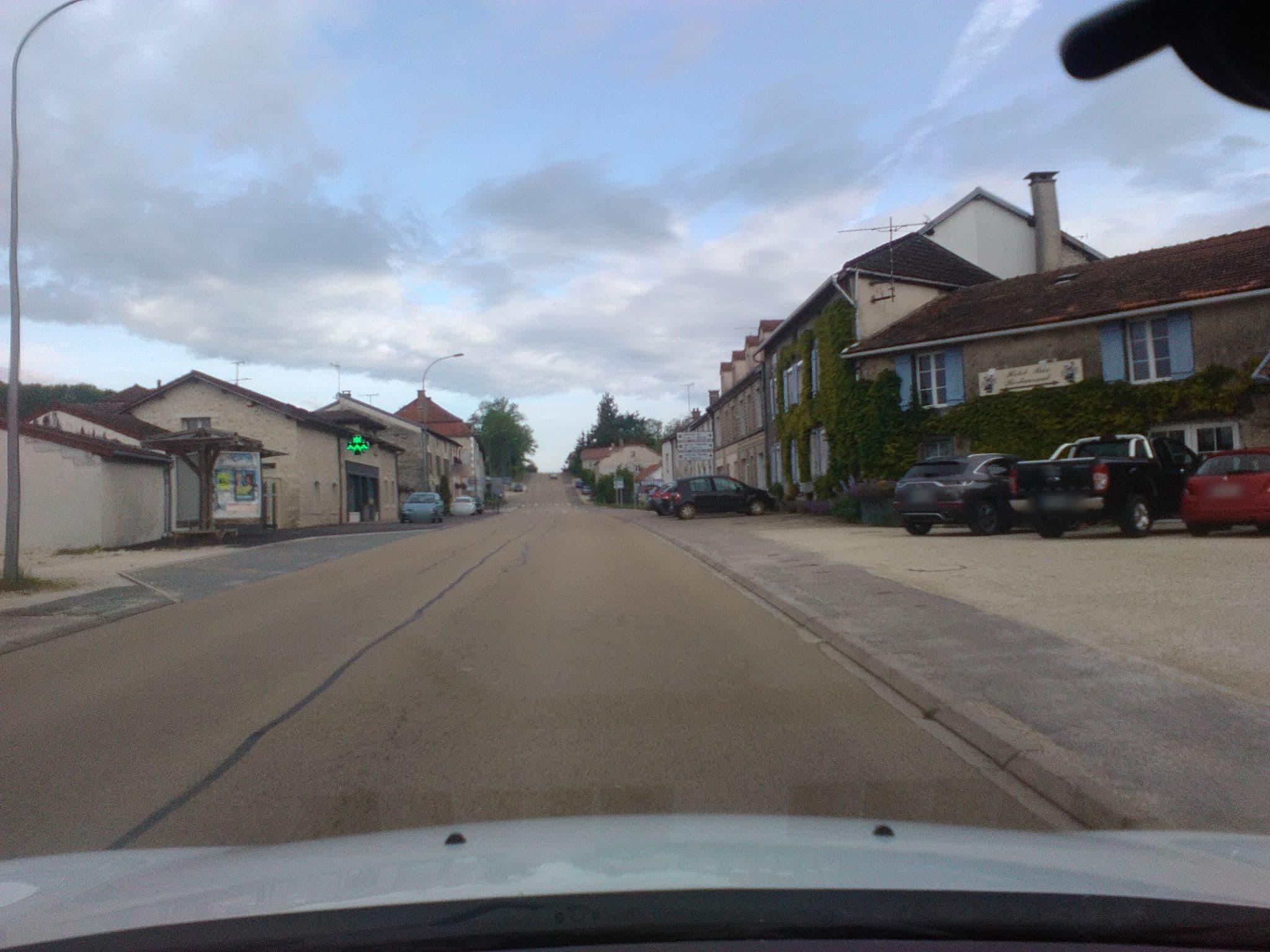 Street view near Logis Hôtel la Grange du Relais, Bar-sur-Aube — © blap (CC BY-SA · Mapillary)