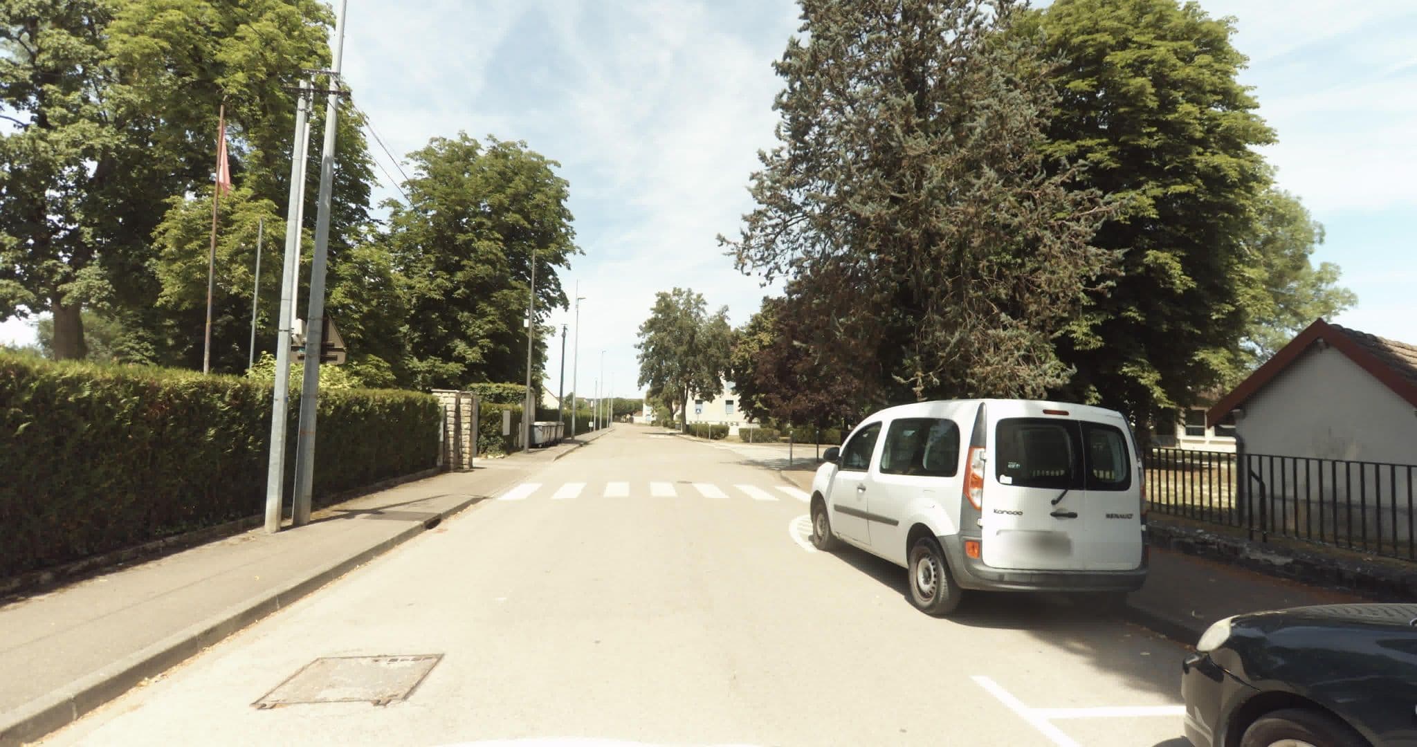 Street view near Les Roulottes et Cabanes de la Champagne, Bar-sur-Aube — © sogefi (CC BY-SA · Mapillary)