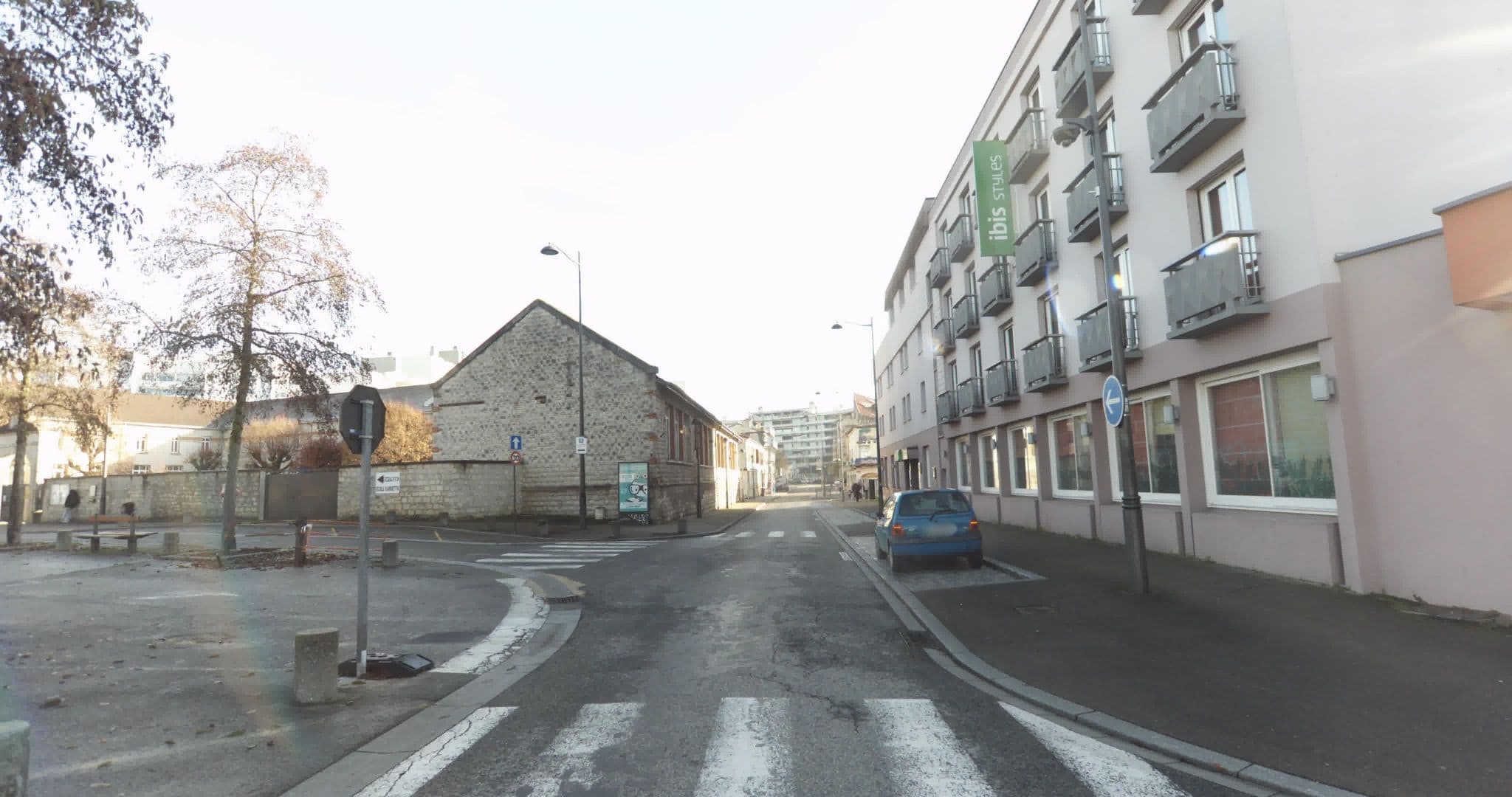 Street view near Hôtel Restaurant le Gambetta, Saint-Dizier — © sogefi (CC BY-SA · Mapillary)