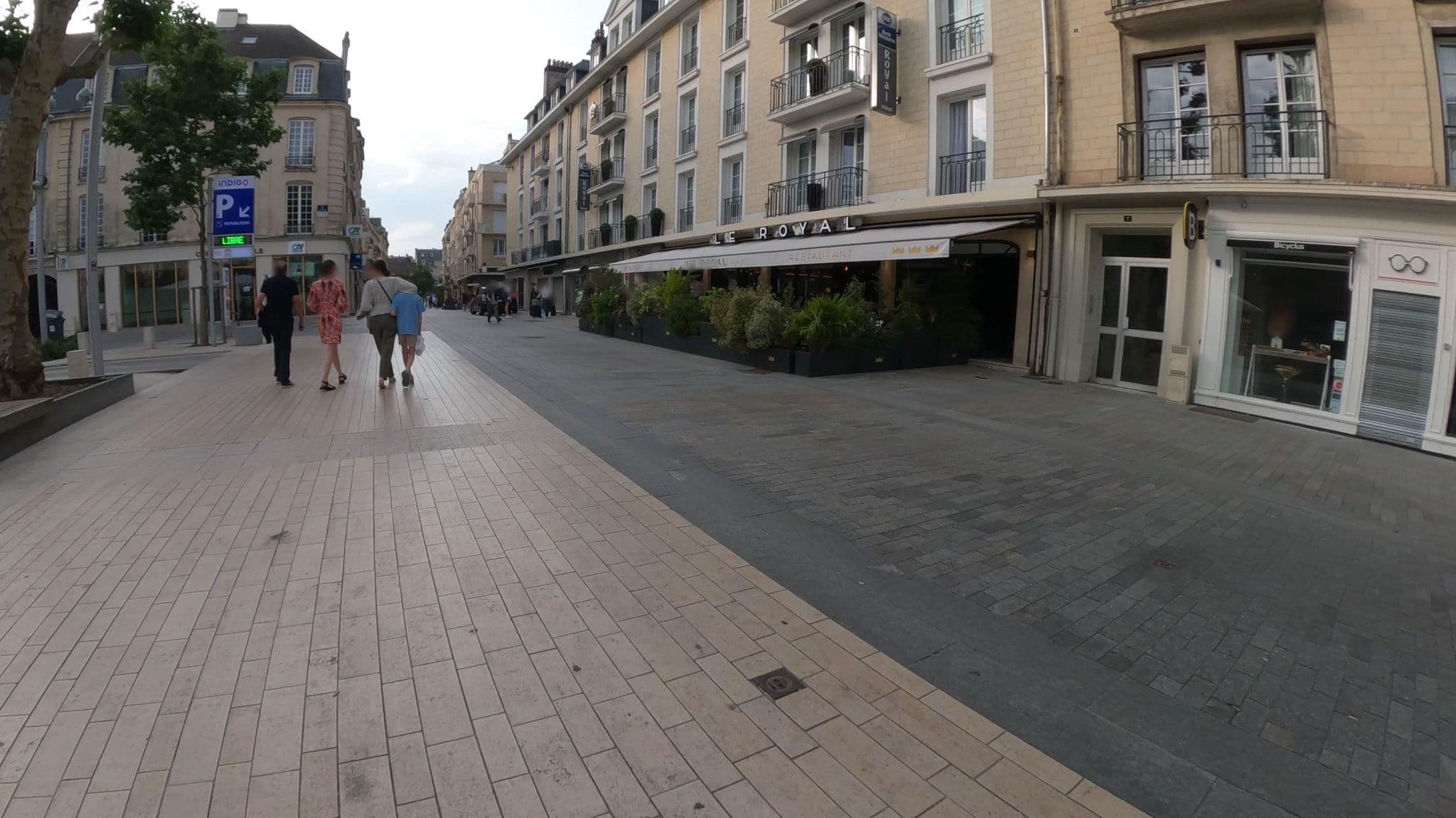 Street view near Kyriad Caen Centre, Caen — © Nzau (CC BY-SA · Mapillary)