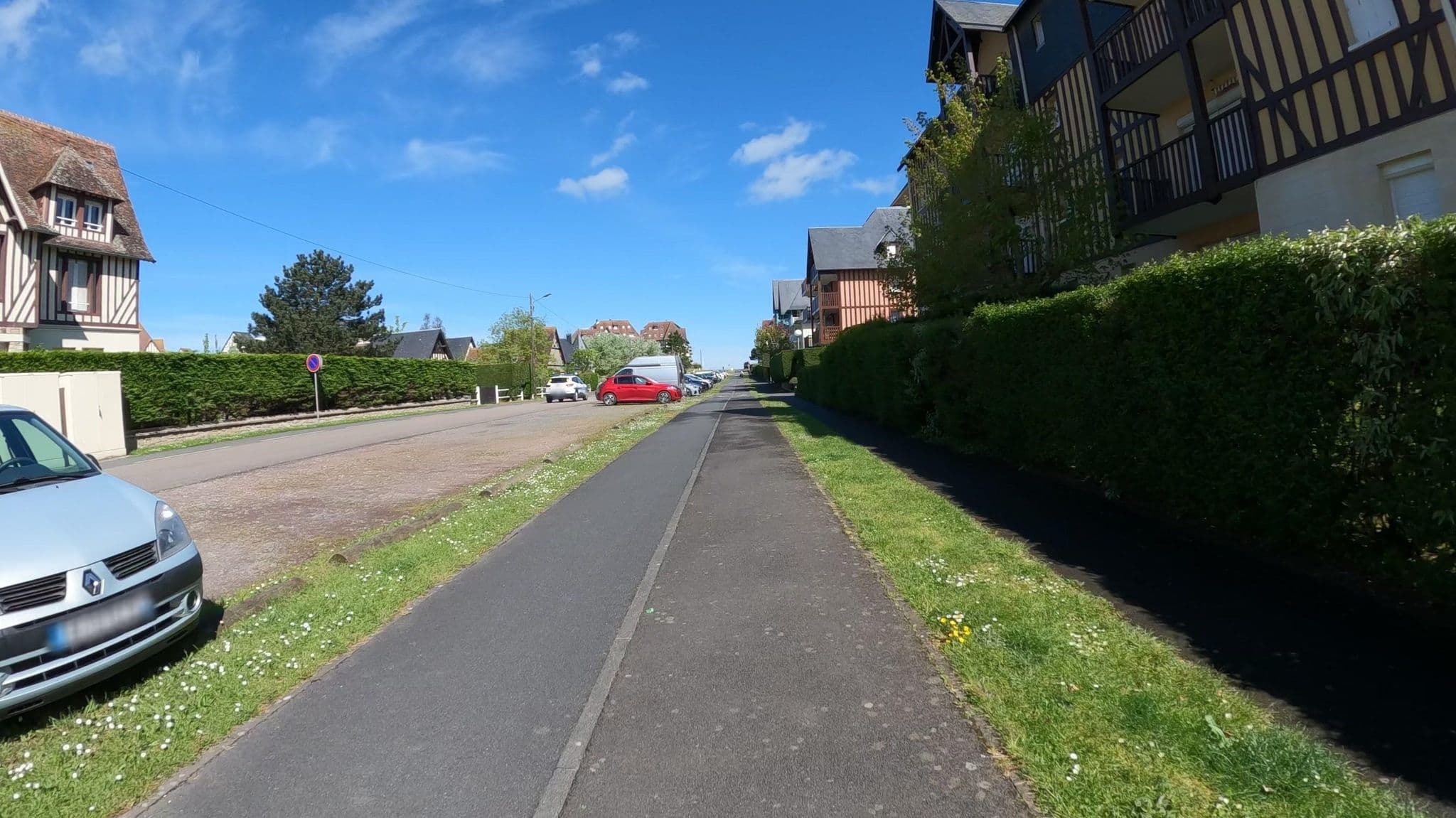 Street view near Cabourg Mathilde, Cabourg — © Nzau (CC BY-SA · Mapillary)