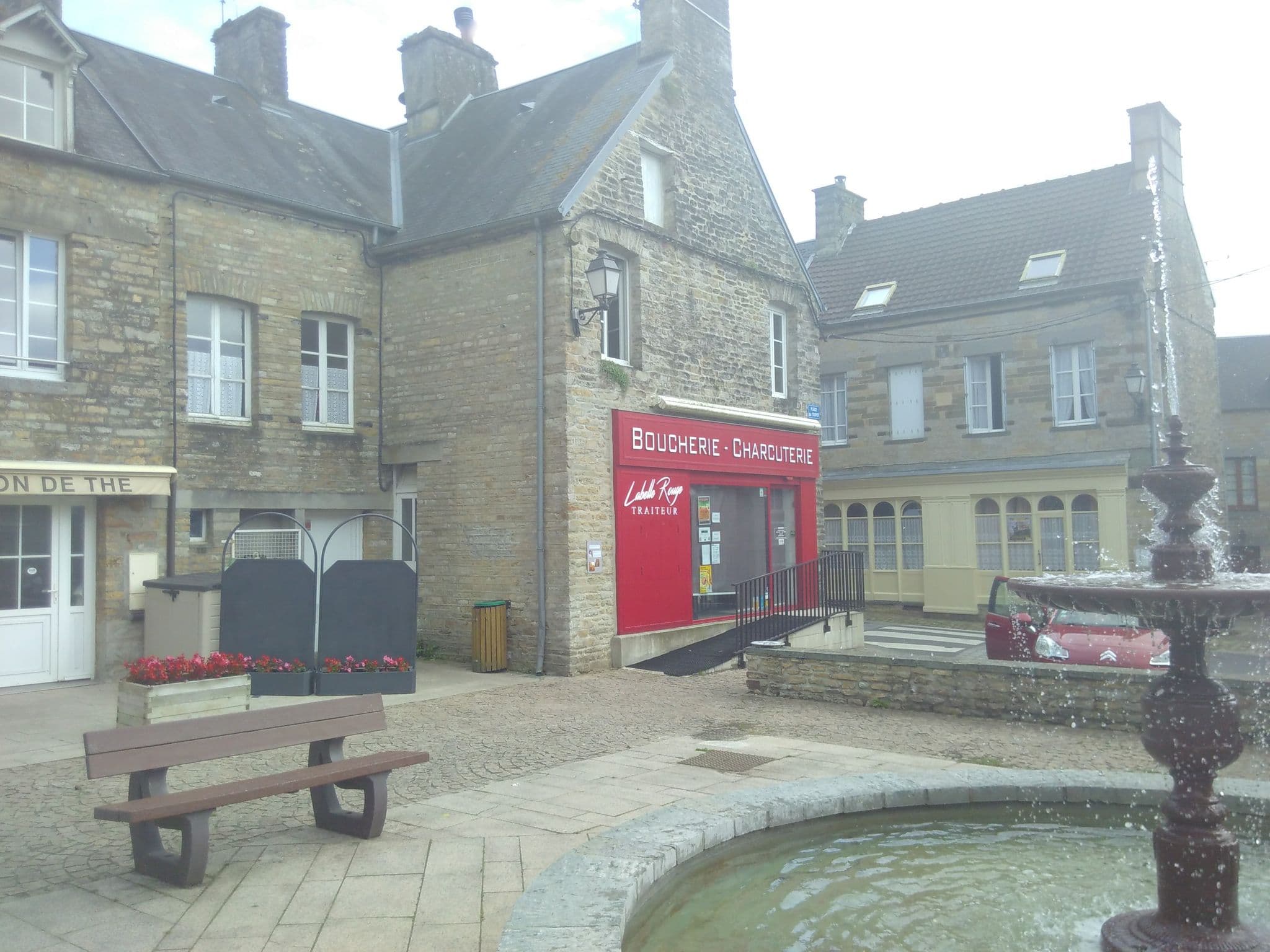 Street view near Moulin du Vey Chateaux & Hotels de France, Clécy — © strassenfeger (CC BY-SA · Mapillary)