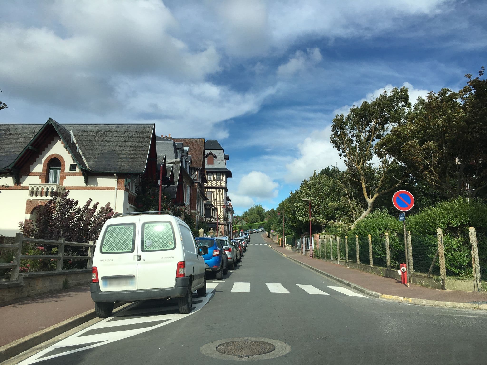 Street view near Residence le Crisenoy, Houlgate — © cquest (CC BY-SA · Mapillary)