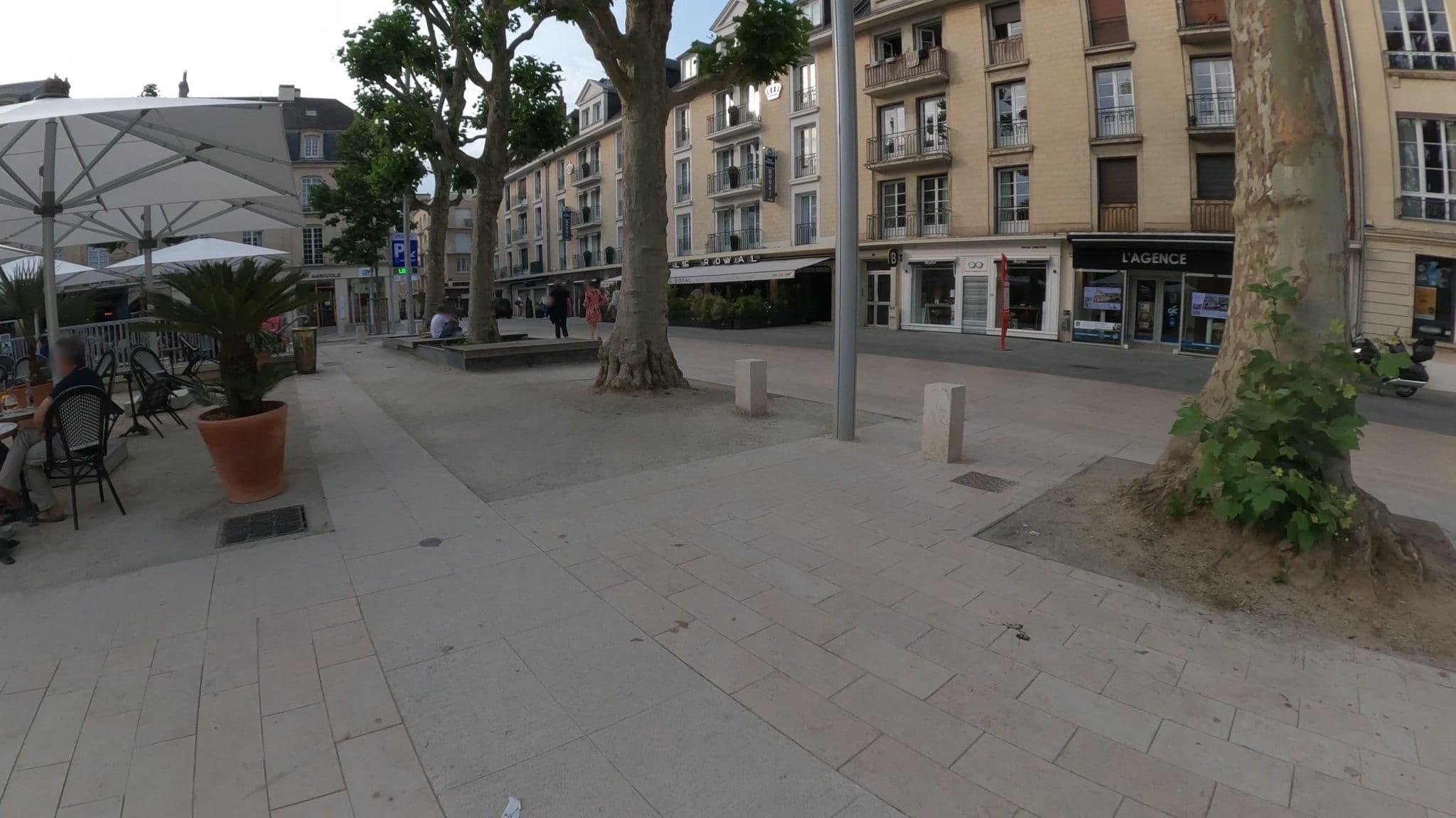Street view near Royal Hôtel Caen Centre, Caen — © Nzau (CC BY-SA · Mapillary)