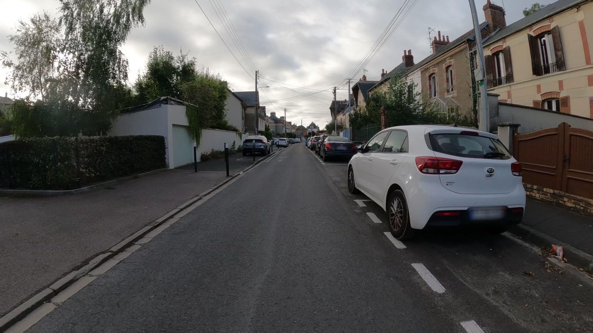 Street view near El Vigot Plaza, Caen — © Nzau (CC BY-SA · Mapillary)