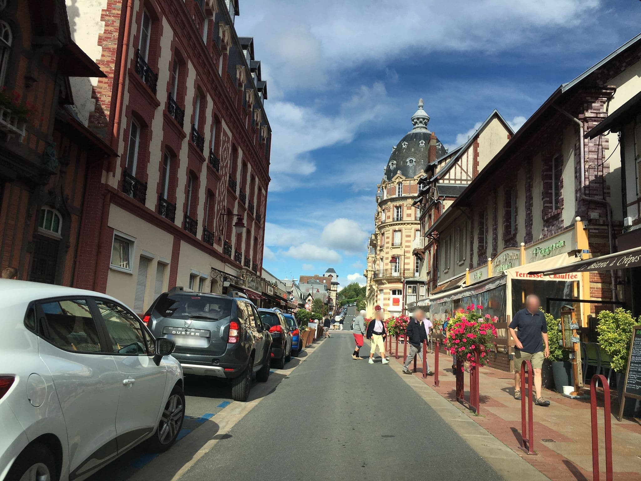 Street view near Les Cabines, Houlgate — © cquest (CC BY-SA · Mapillary)