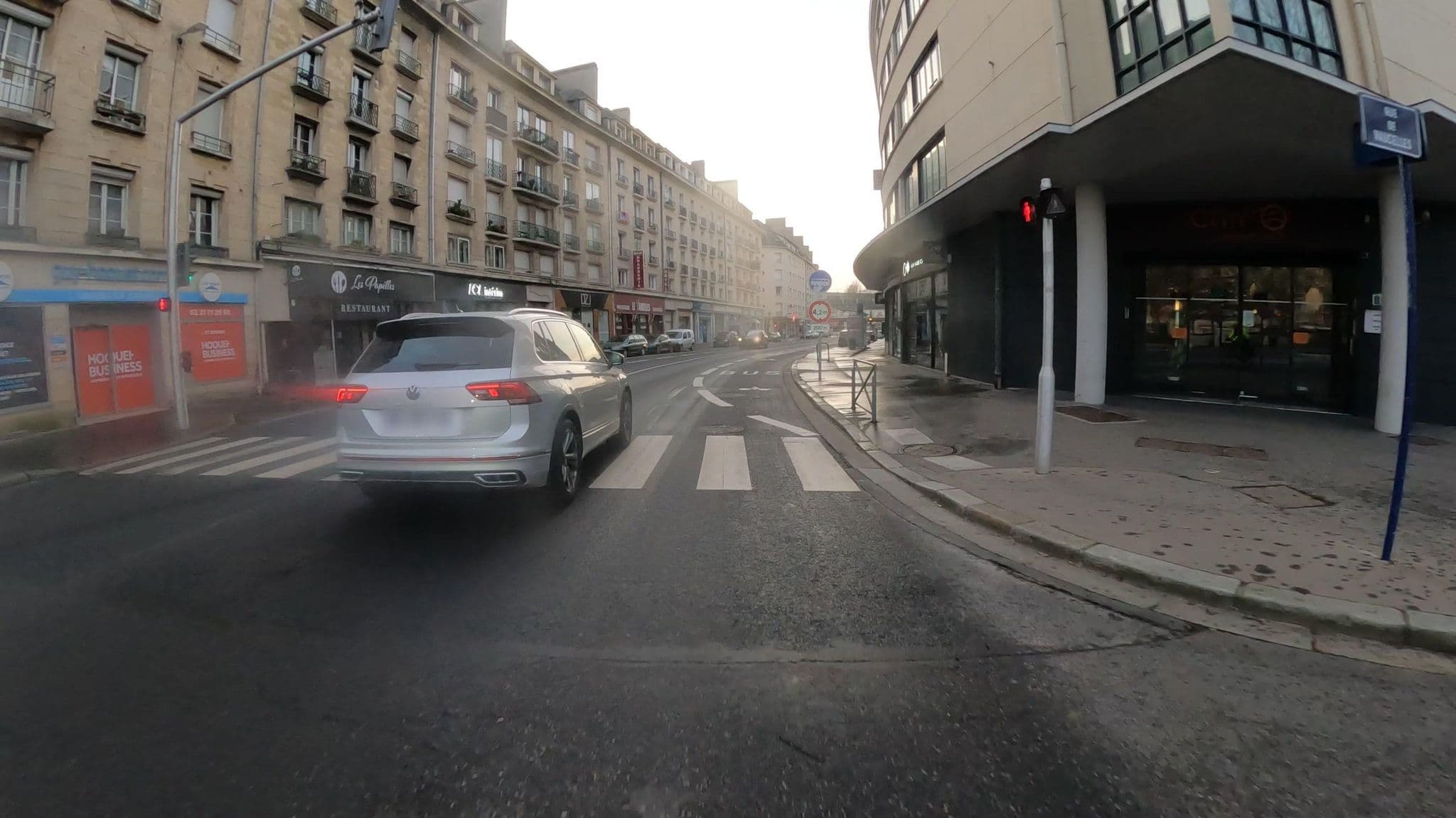 Street view near City’o Apart Hotel, Caen — © Nzau (CC BY-SA · Mapillary)