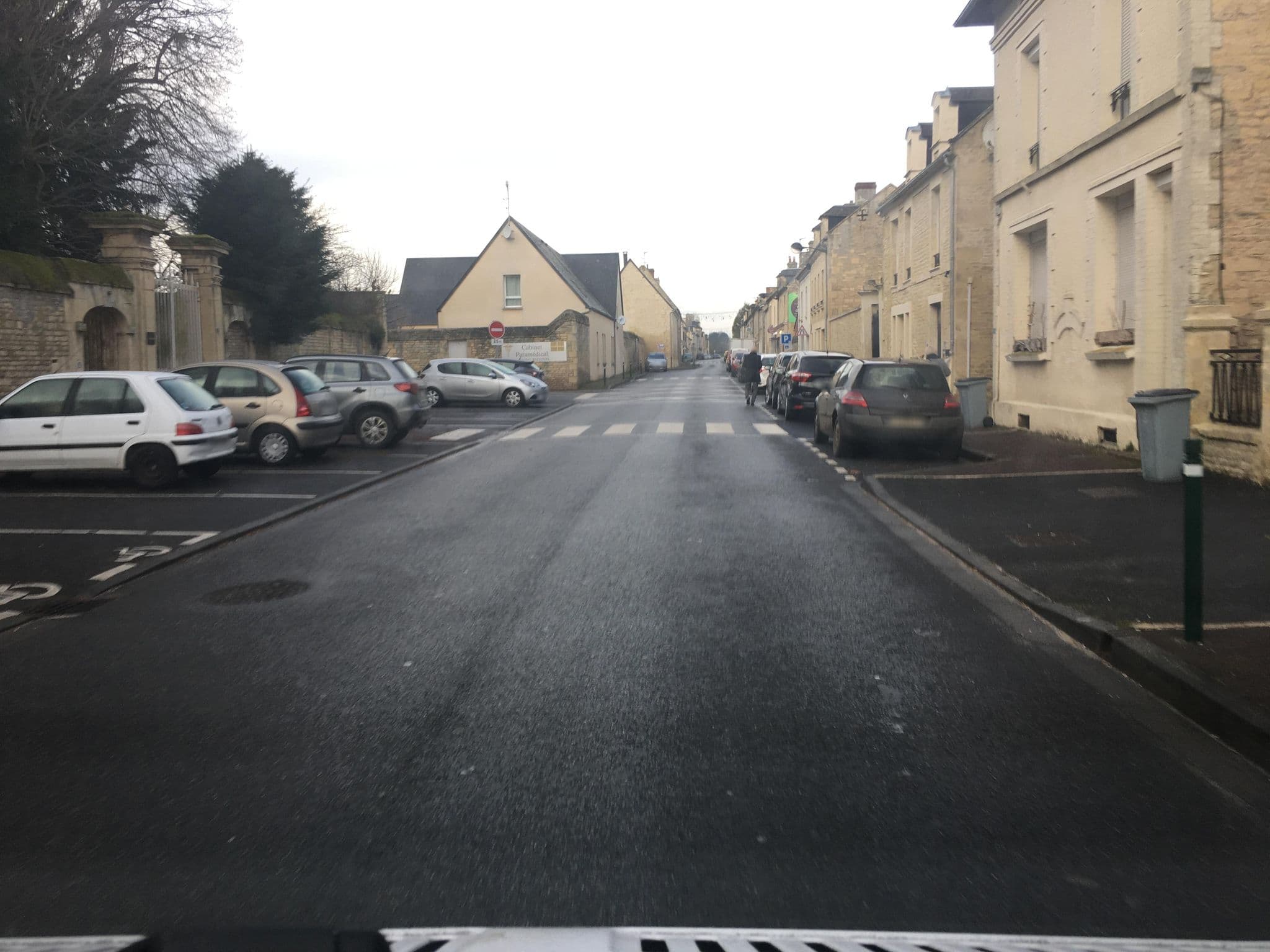 Street view near Bed & Breakfast Chateau les Cèdres, Bretteville-l'Orgueilleuse — © raymond (CC BY-SA · Mapillary)