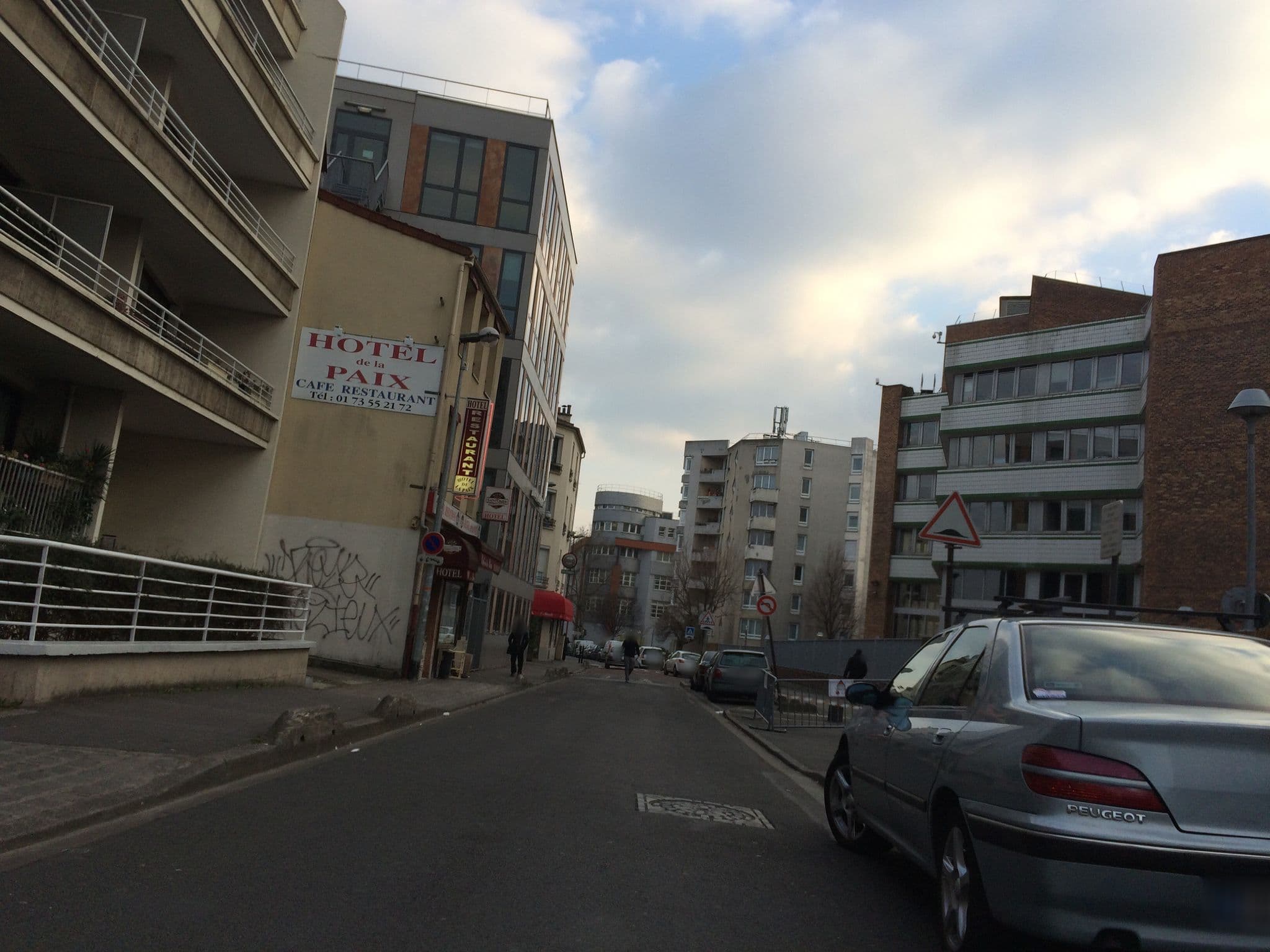 Street view near Hôtel de la Paix, Bagnolet — © troch (CC BY-SA · Mapillary)