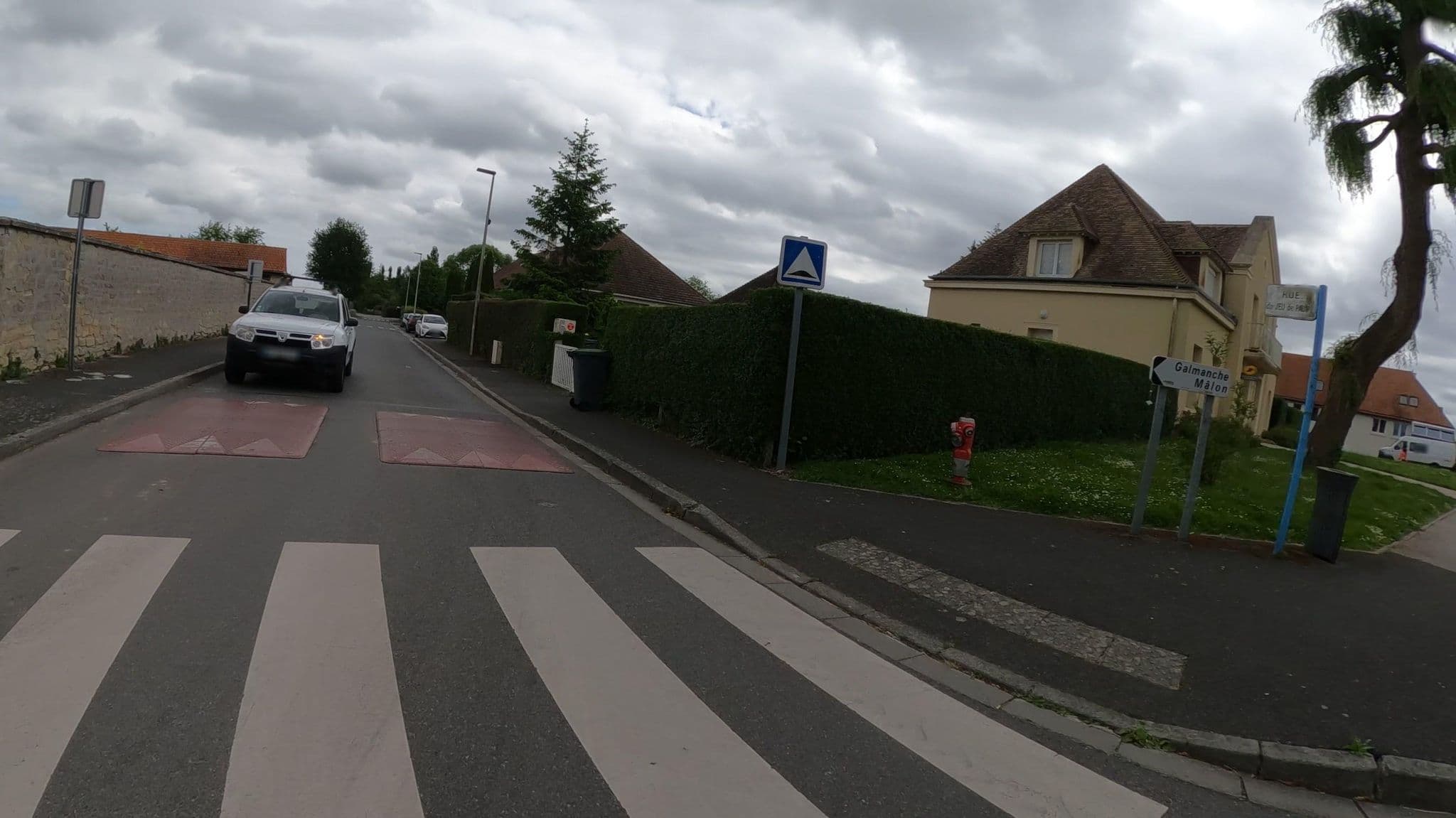 Street view near Etap Hôtel, Saint-Contest — © Nzau (CC BY-SA · Mapillary)